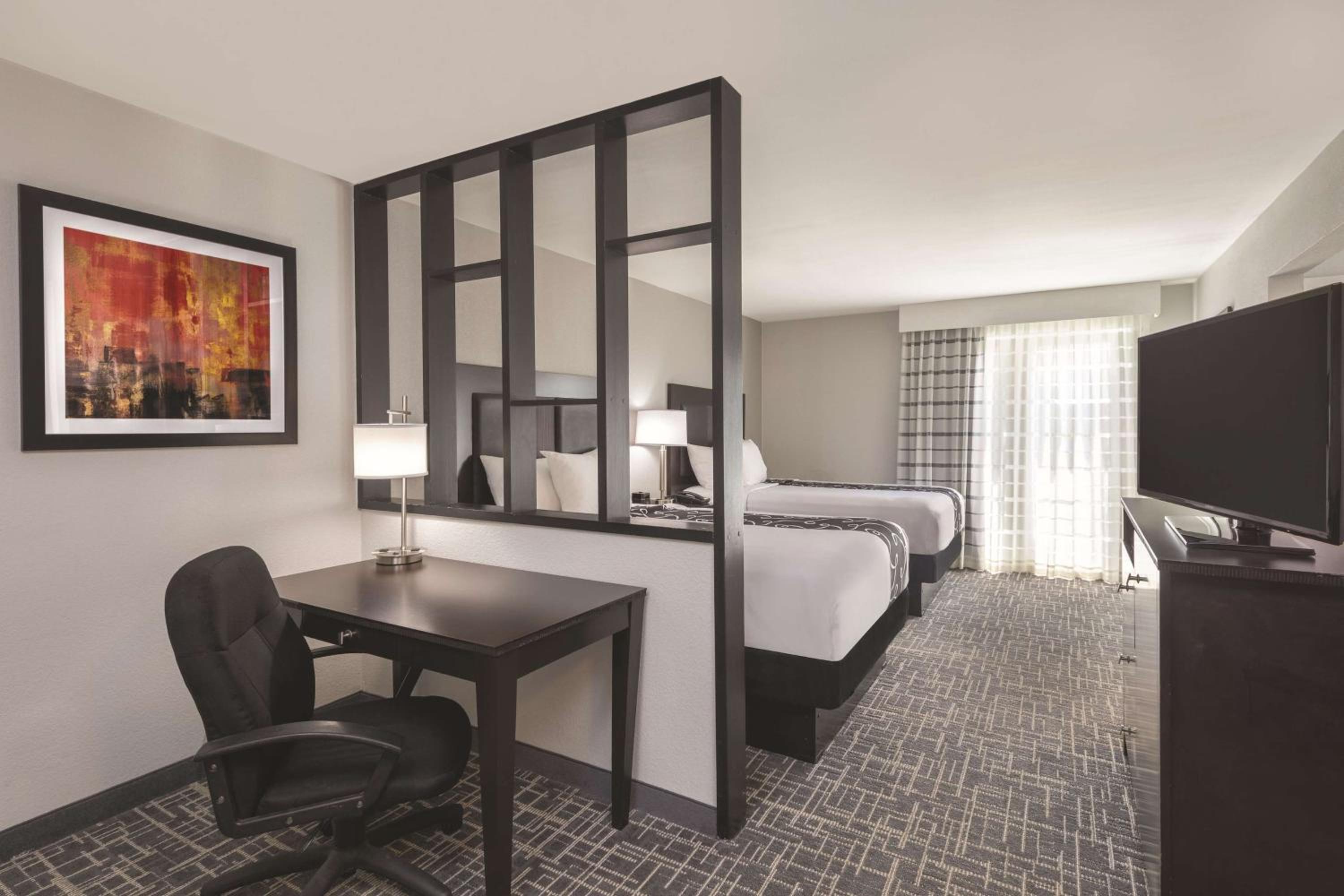 Studio Suite with Two Double Beds - Non-Smoking - Photo 4