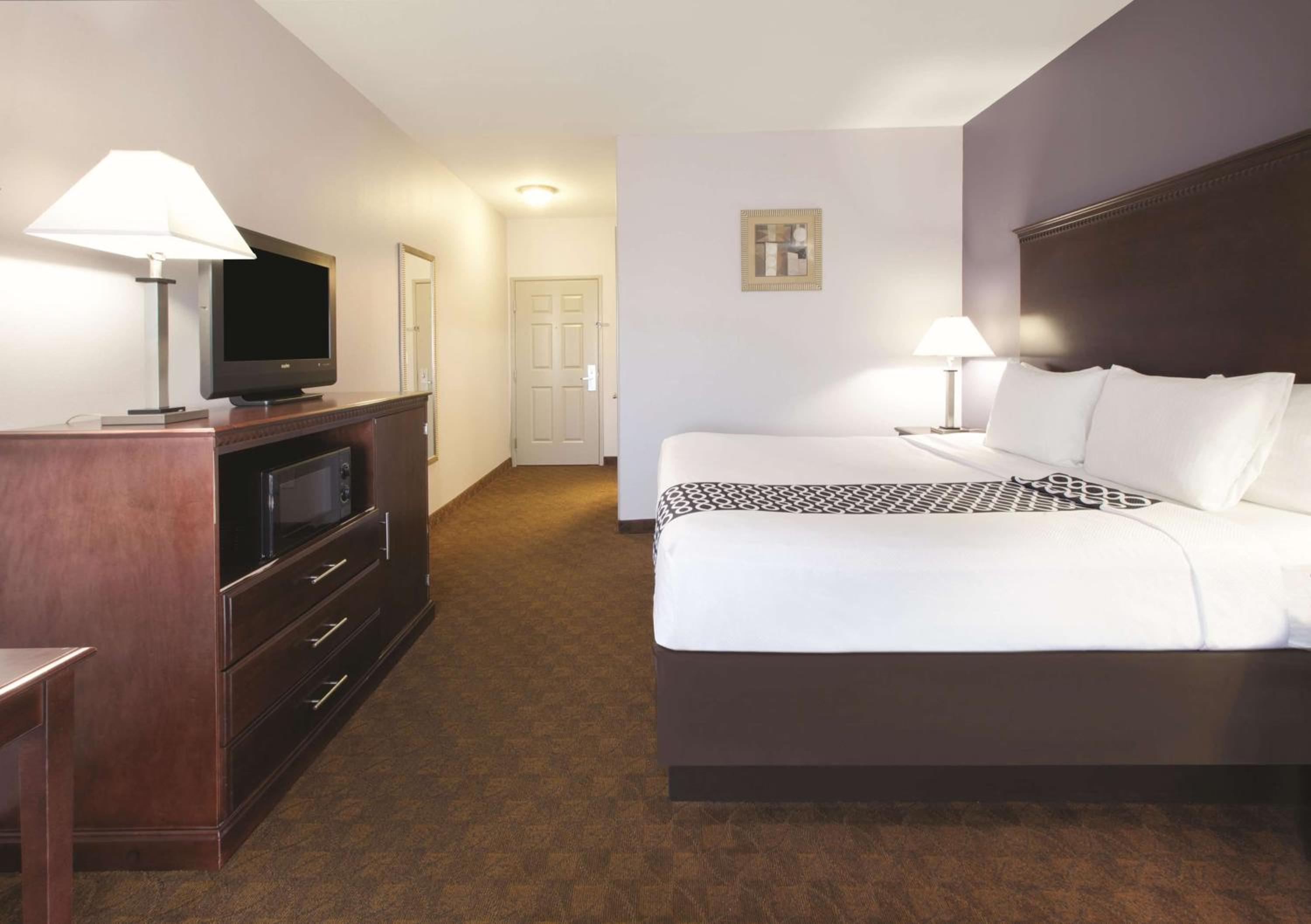 King Room with Bath Tub - Mobility/Hearing Accessible - Non-Smoking - Photo 1