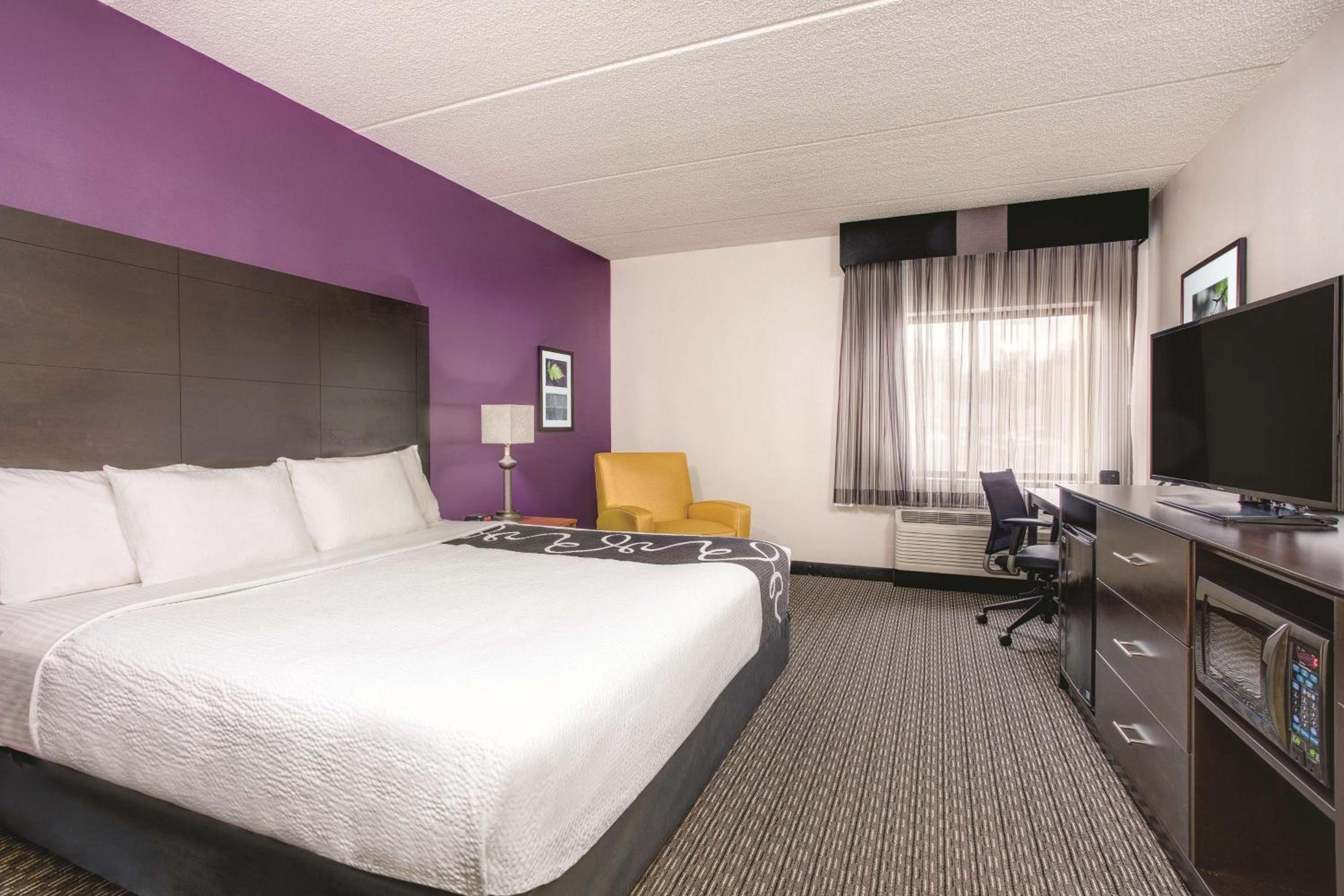 Deluxe King Room - Photo 1