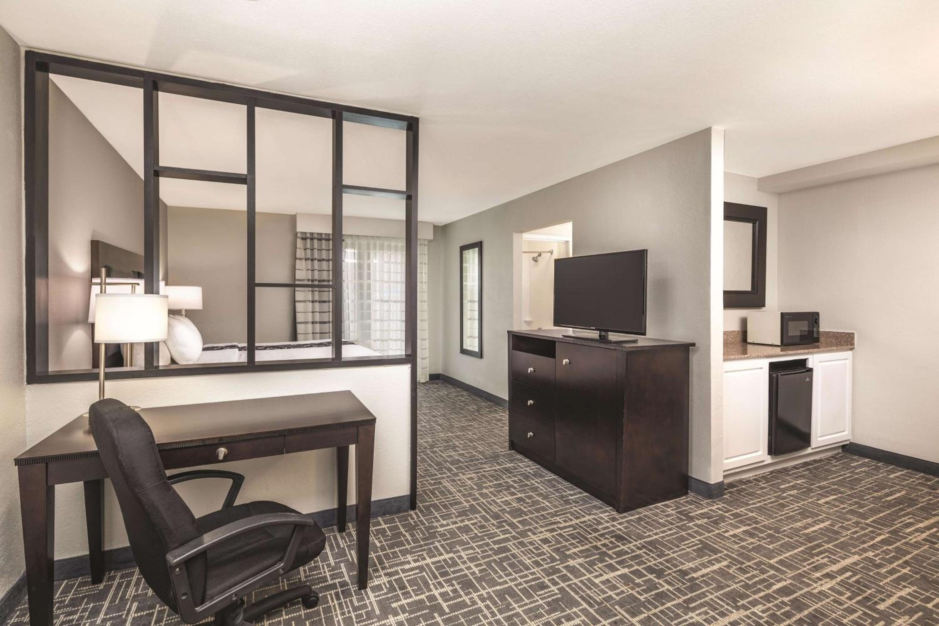 Executive King Room - Photo 6
