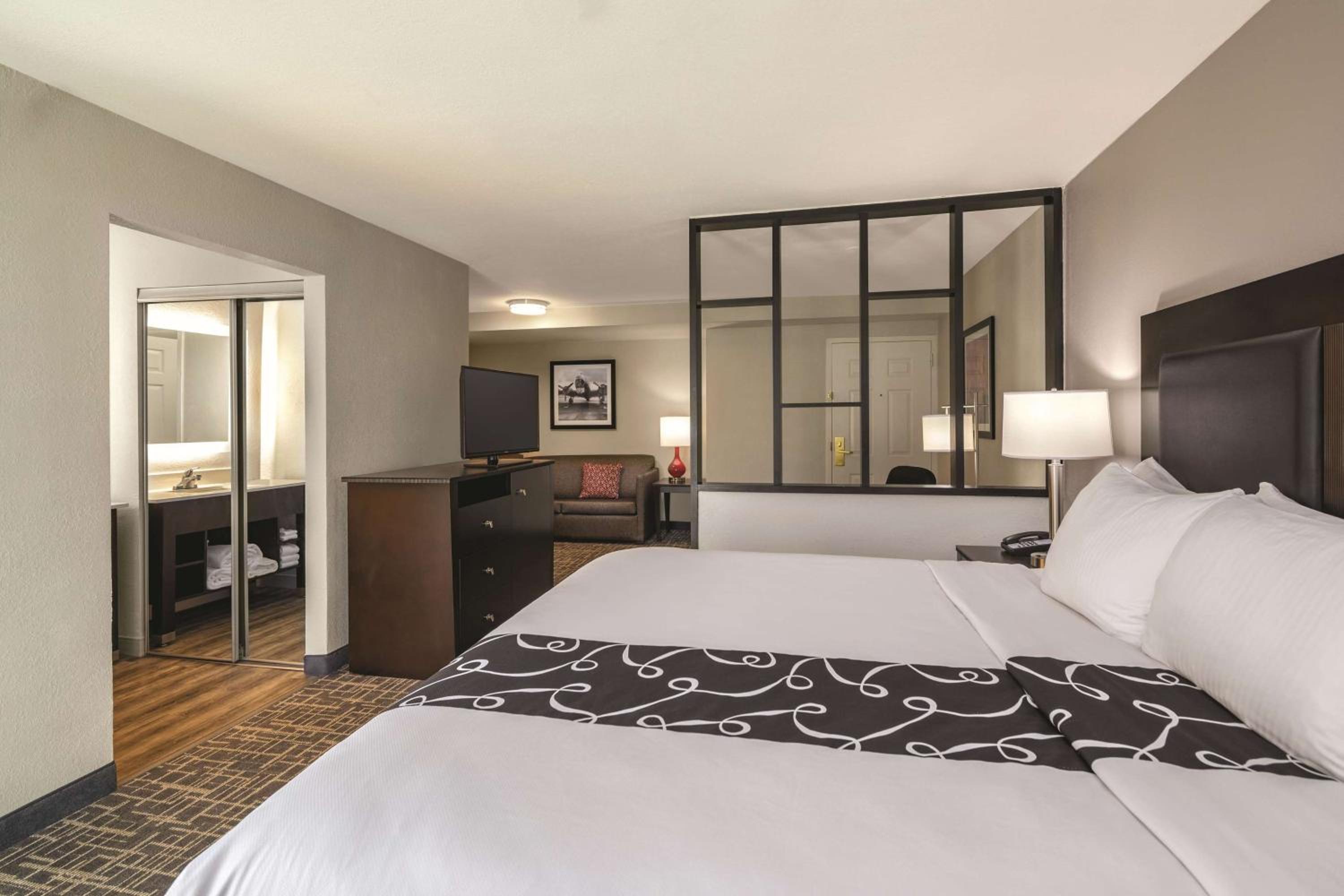 Executive King Room - Photo 3