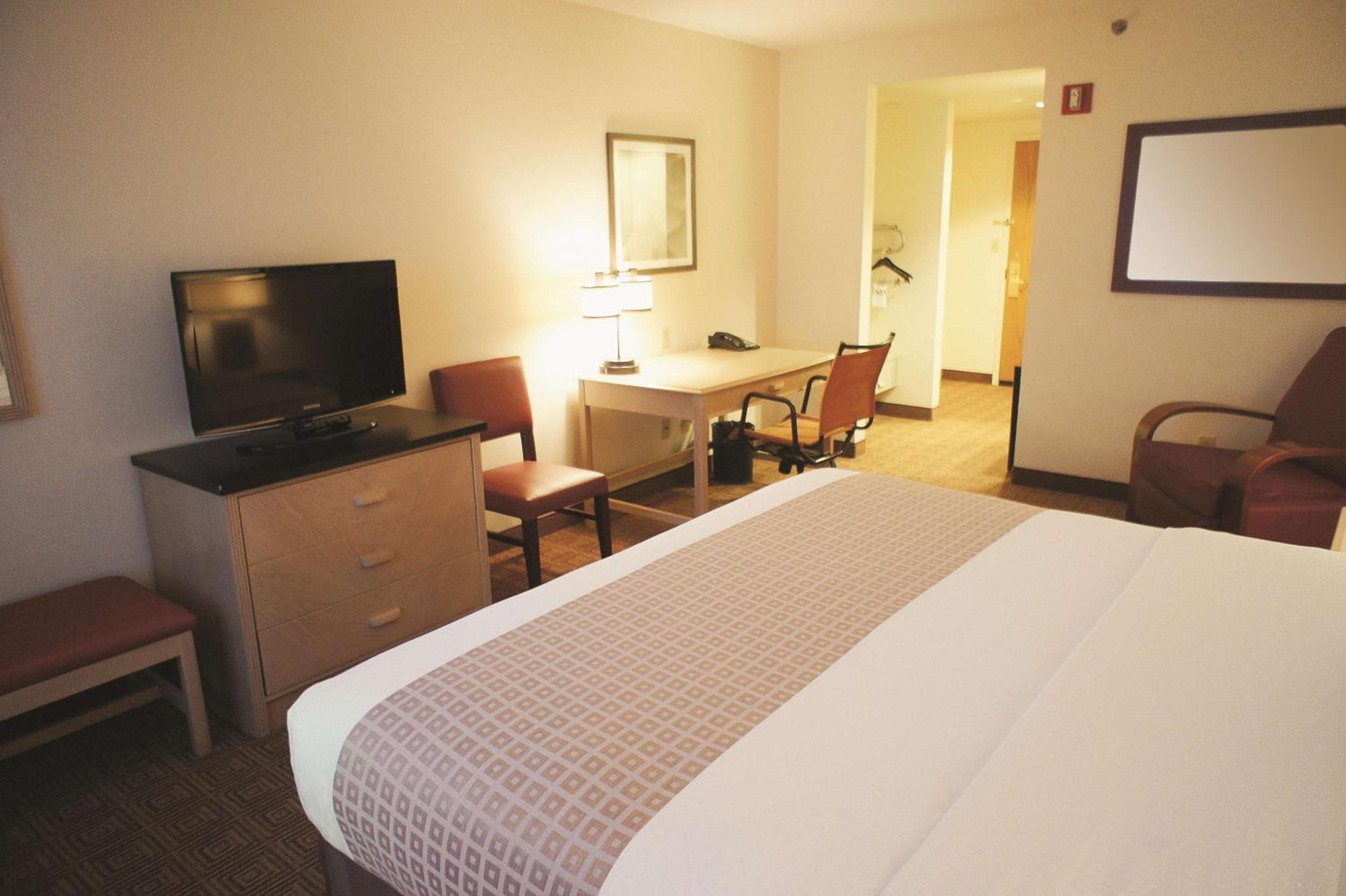 King Room - Non-Smoking photo 2