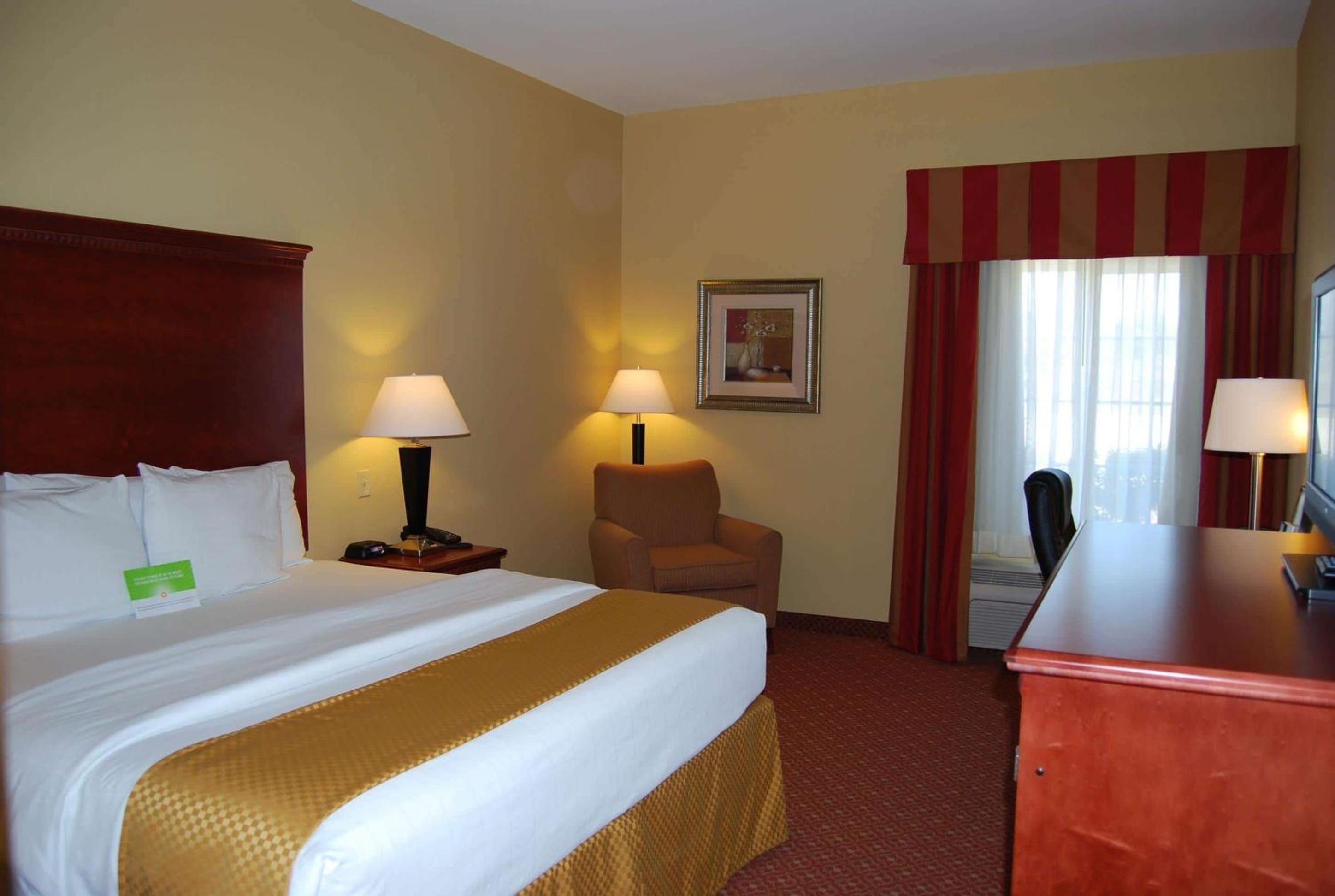 Deluxe King Room - Photo 1