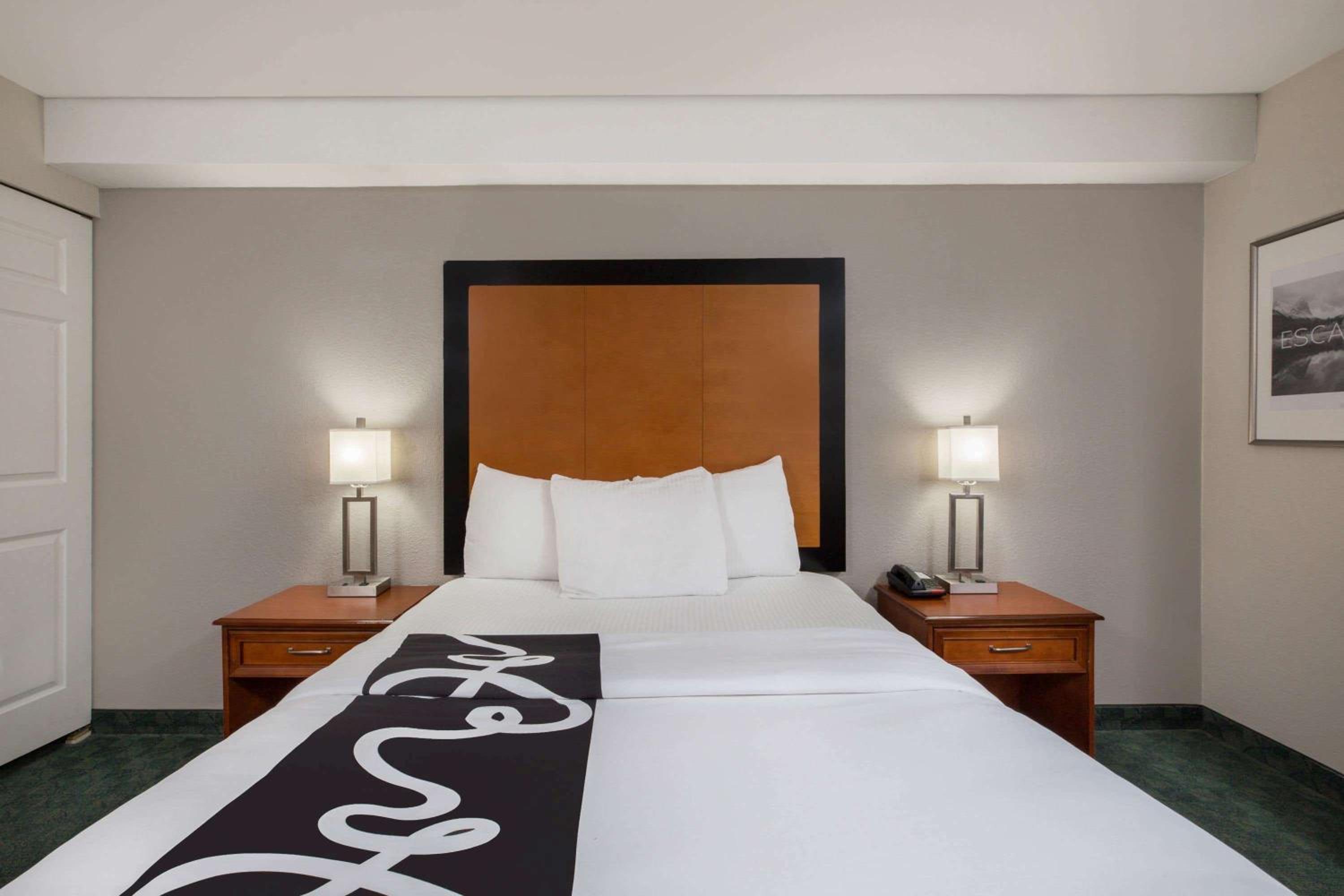 1 Queen Bed, Studio, Non-Smoking - Photo 3