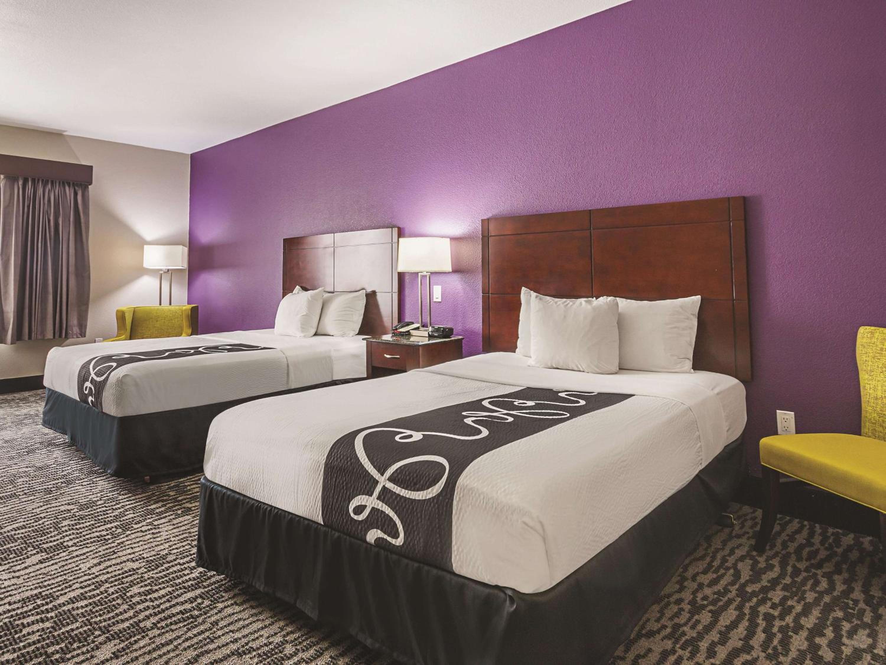 Queen Room with Two Queen Beds - Non-Smoking - Photo 1