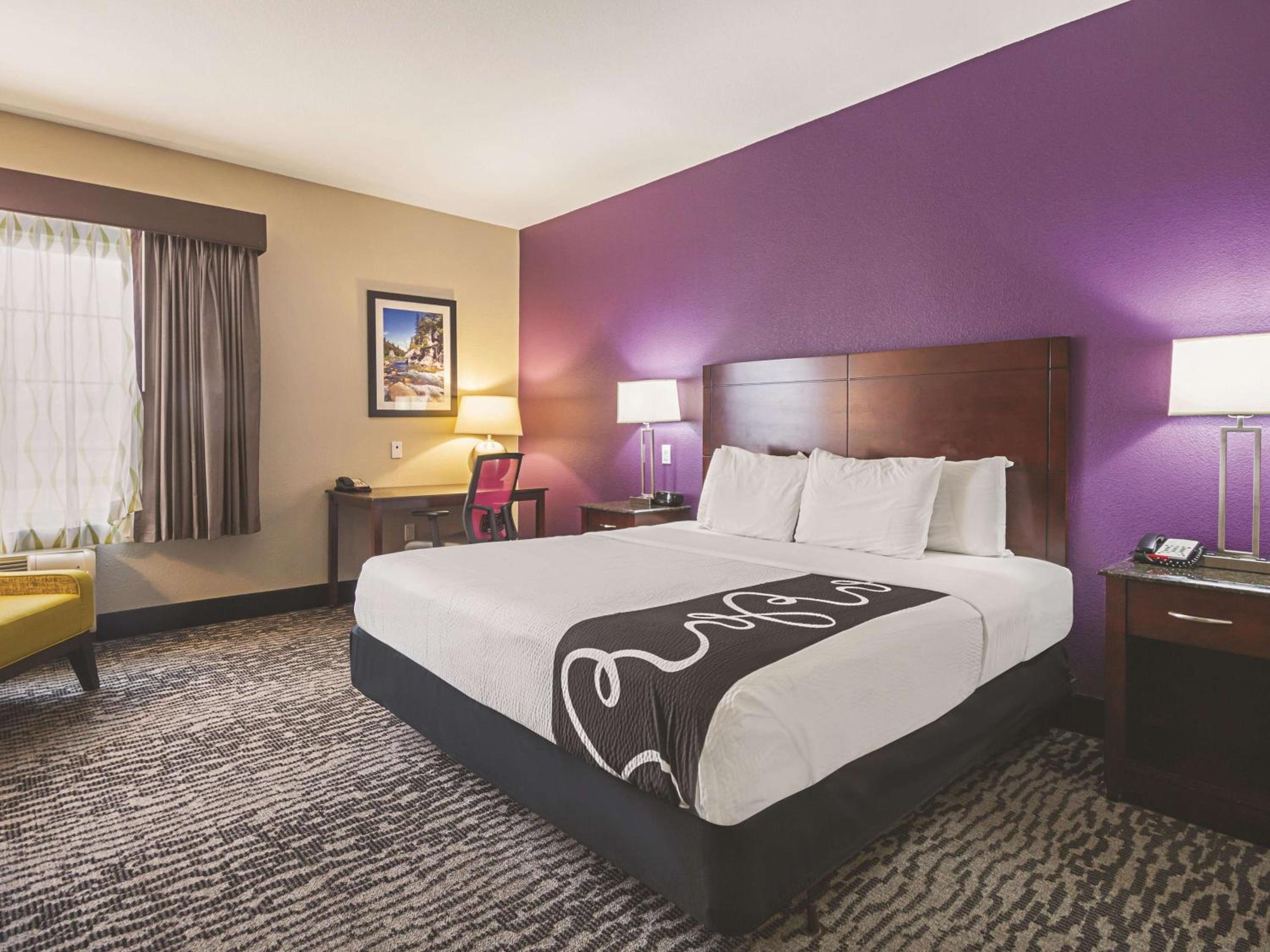 King Room with Roll-In Shower - Mobility/Hearing Accessible - Non-Smoking - Photo 1