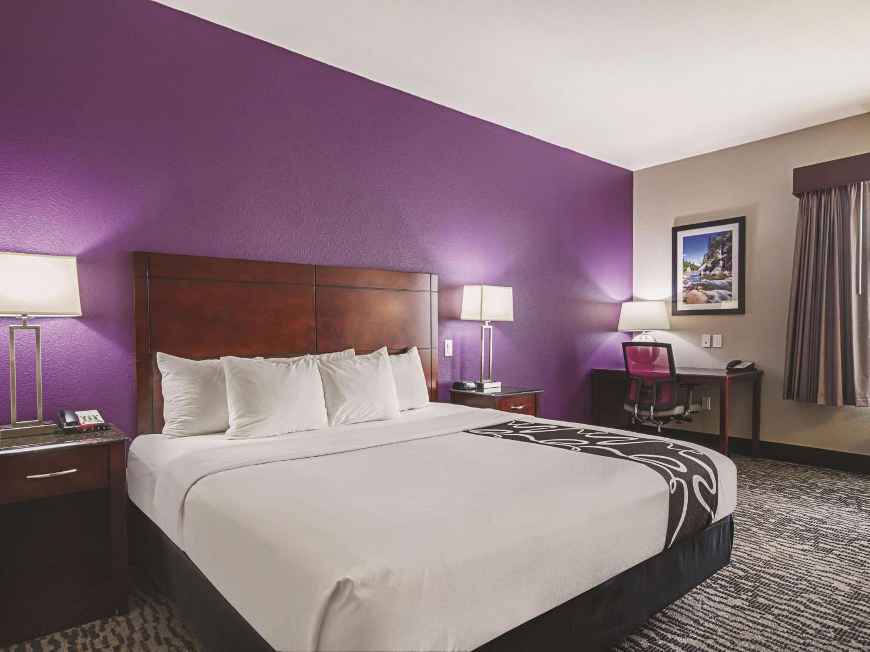Deluxe King Room - Photo 1