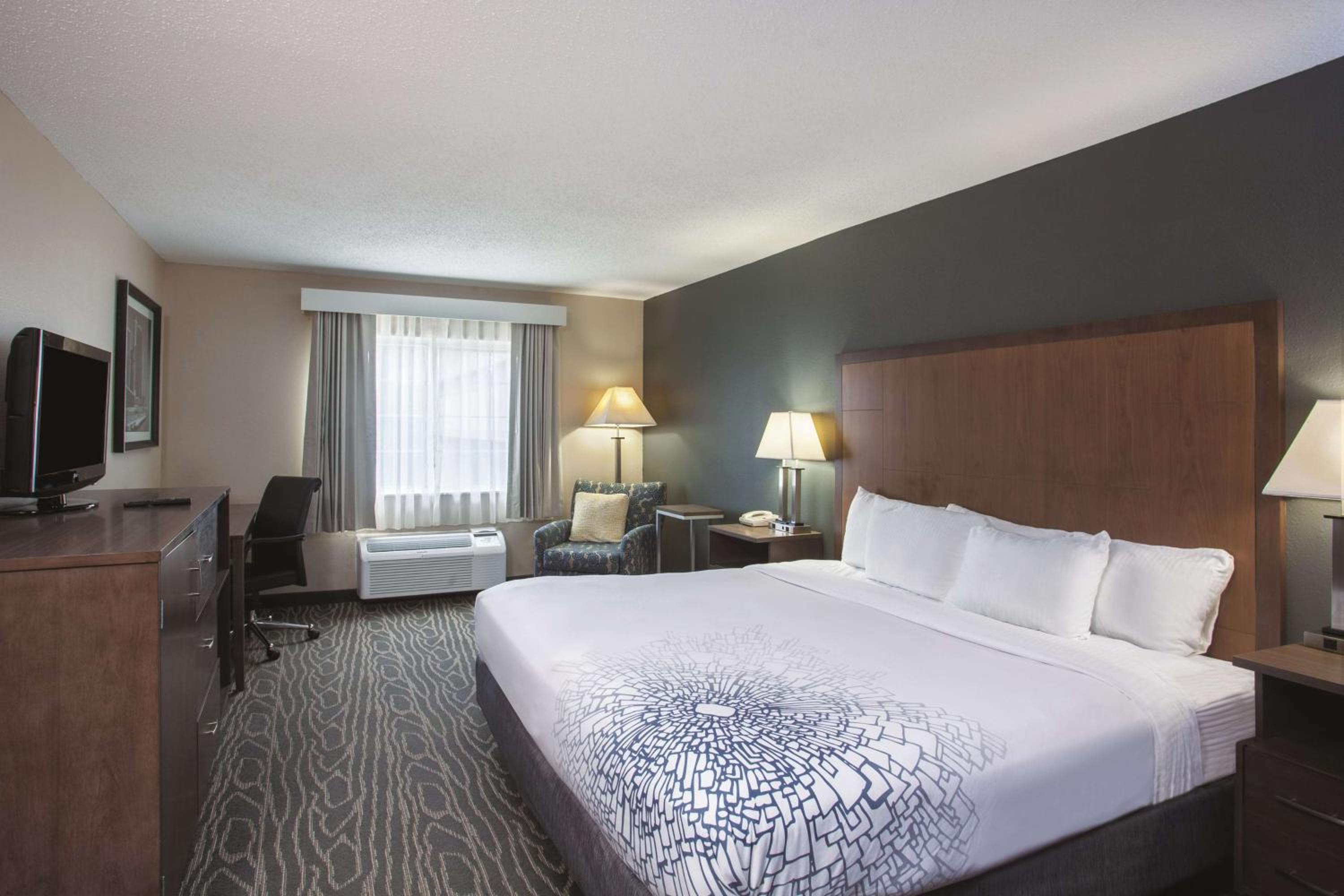 King Room - Non-Smoking - Photo 1
