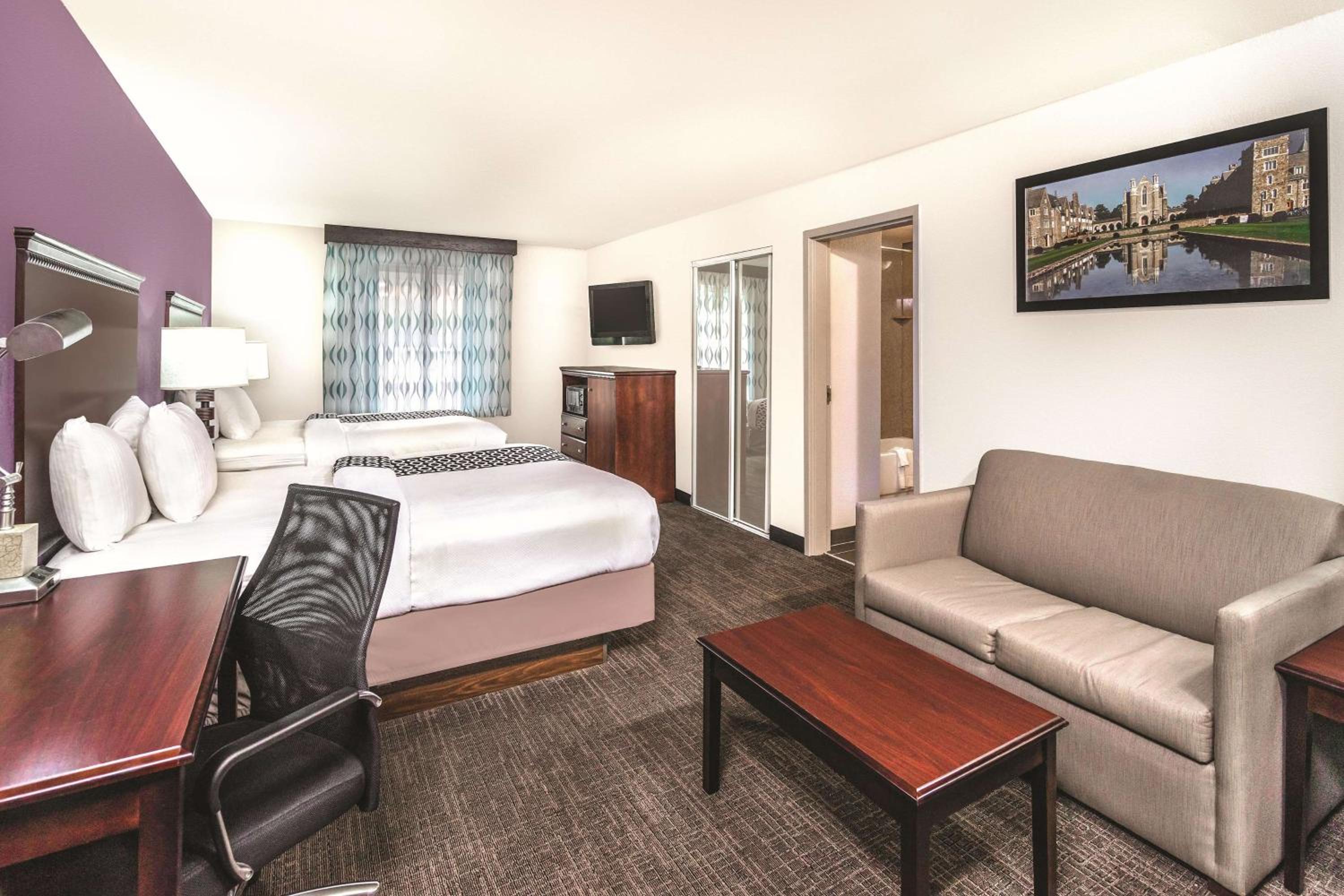 Studio Suite with Two Queen Beds - Non-Smoking - Photo 2