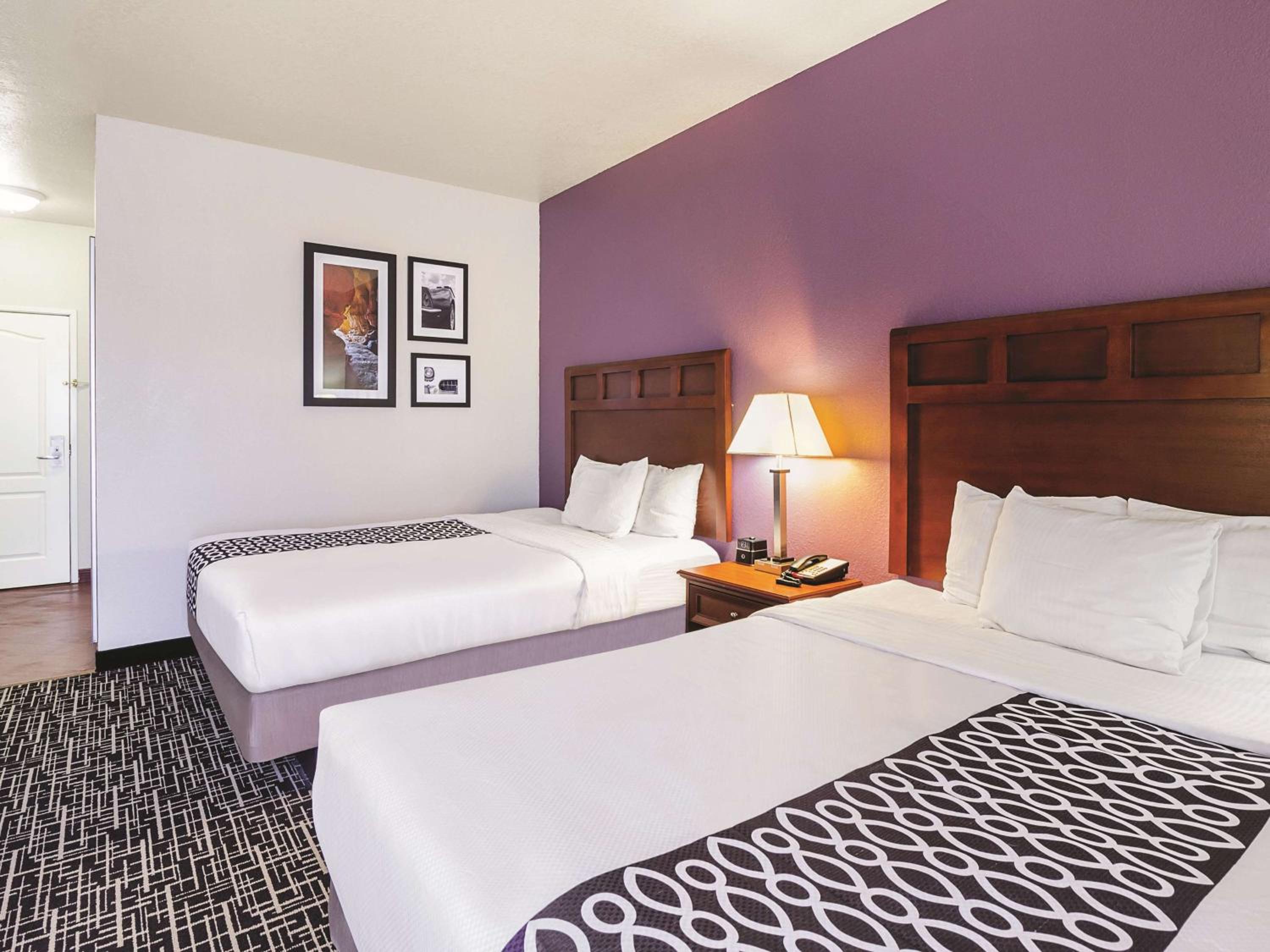 Queen Room with Two Queen Beds - Non-Smoking - Photo 1