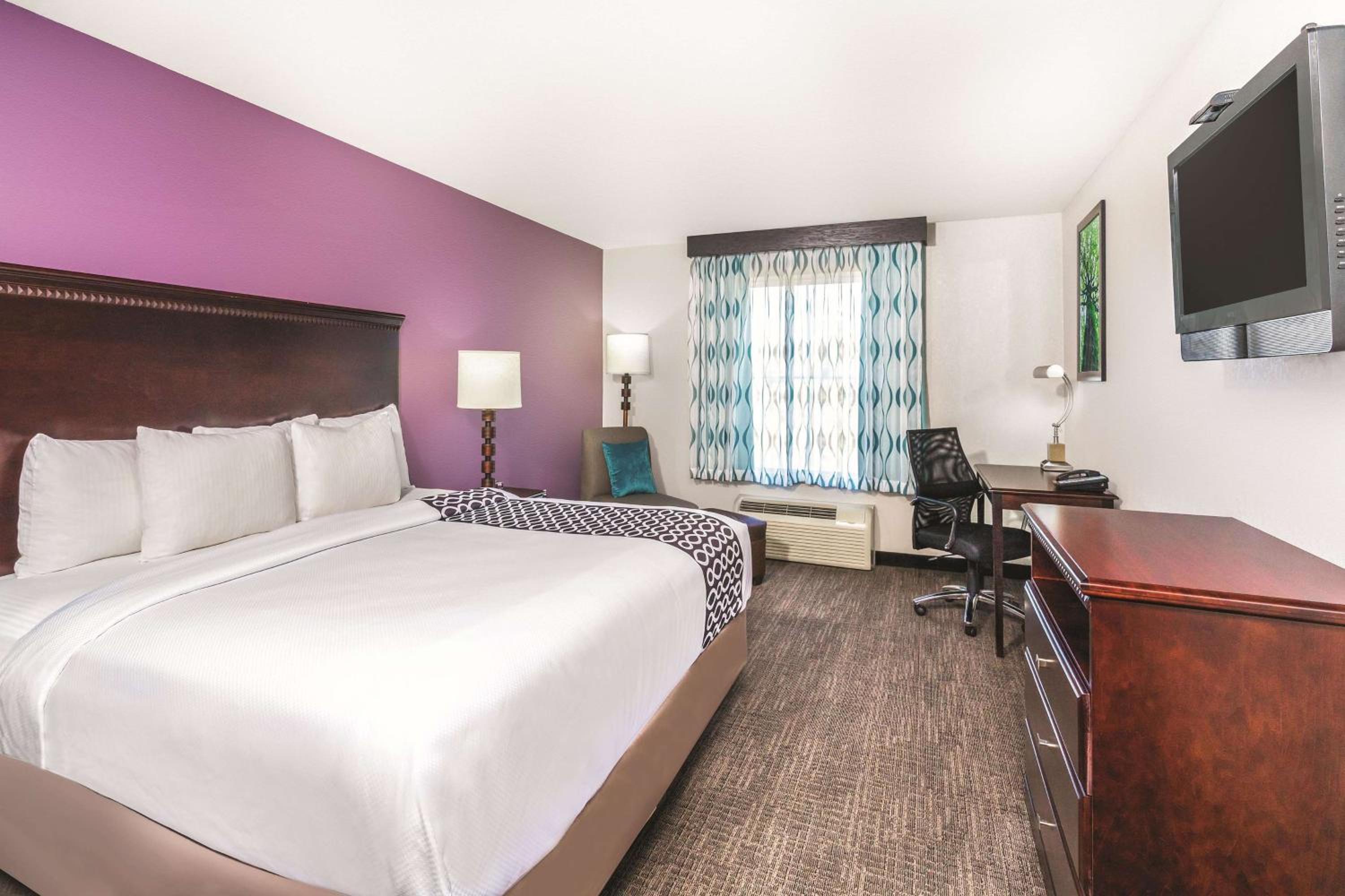 Deluxe King Room - Photo 1