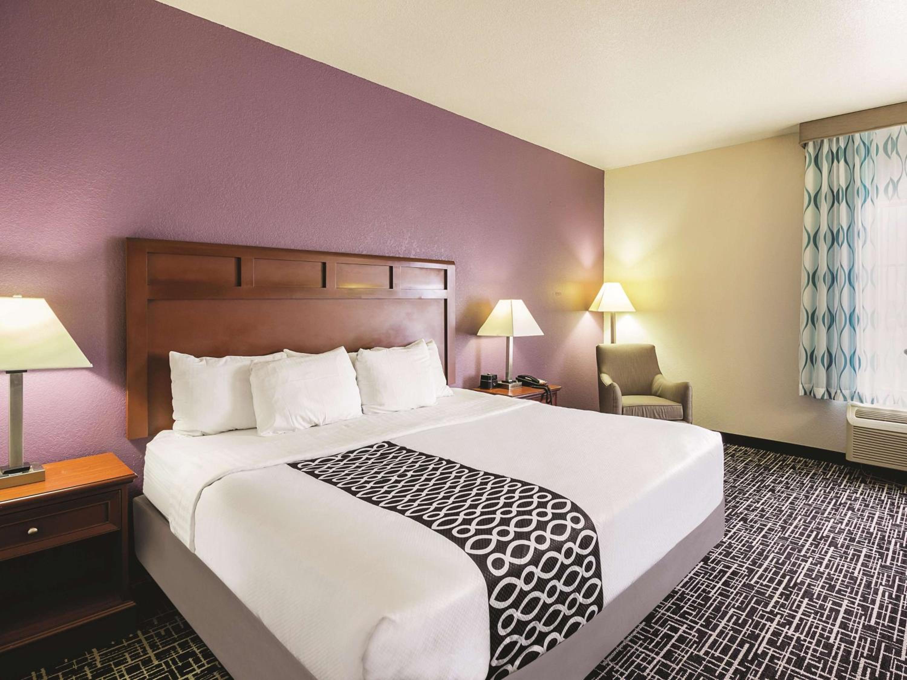 King Room - Non-Smoking - Photo 2