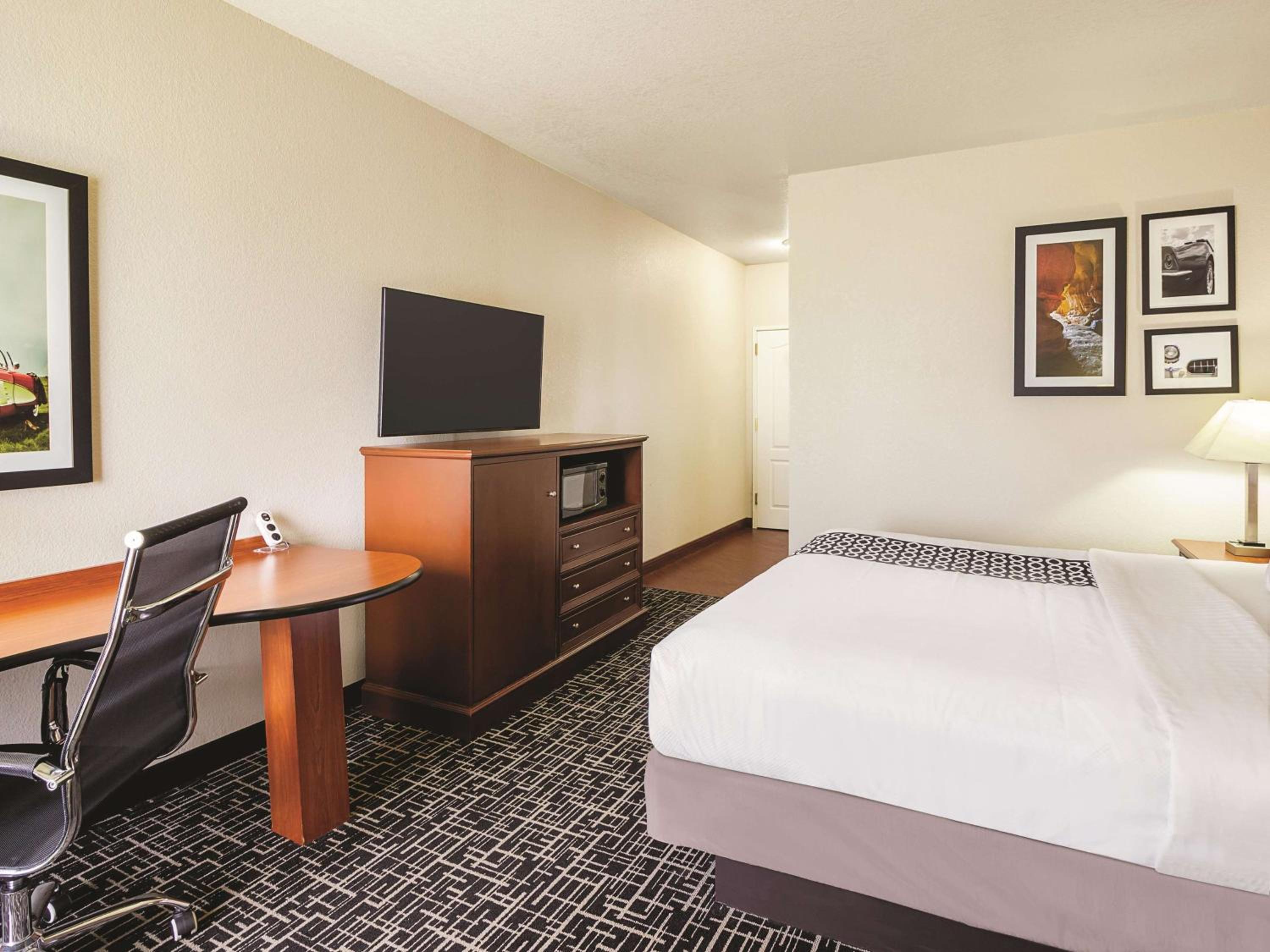 King Room - Non-Smoking - Photo 1