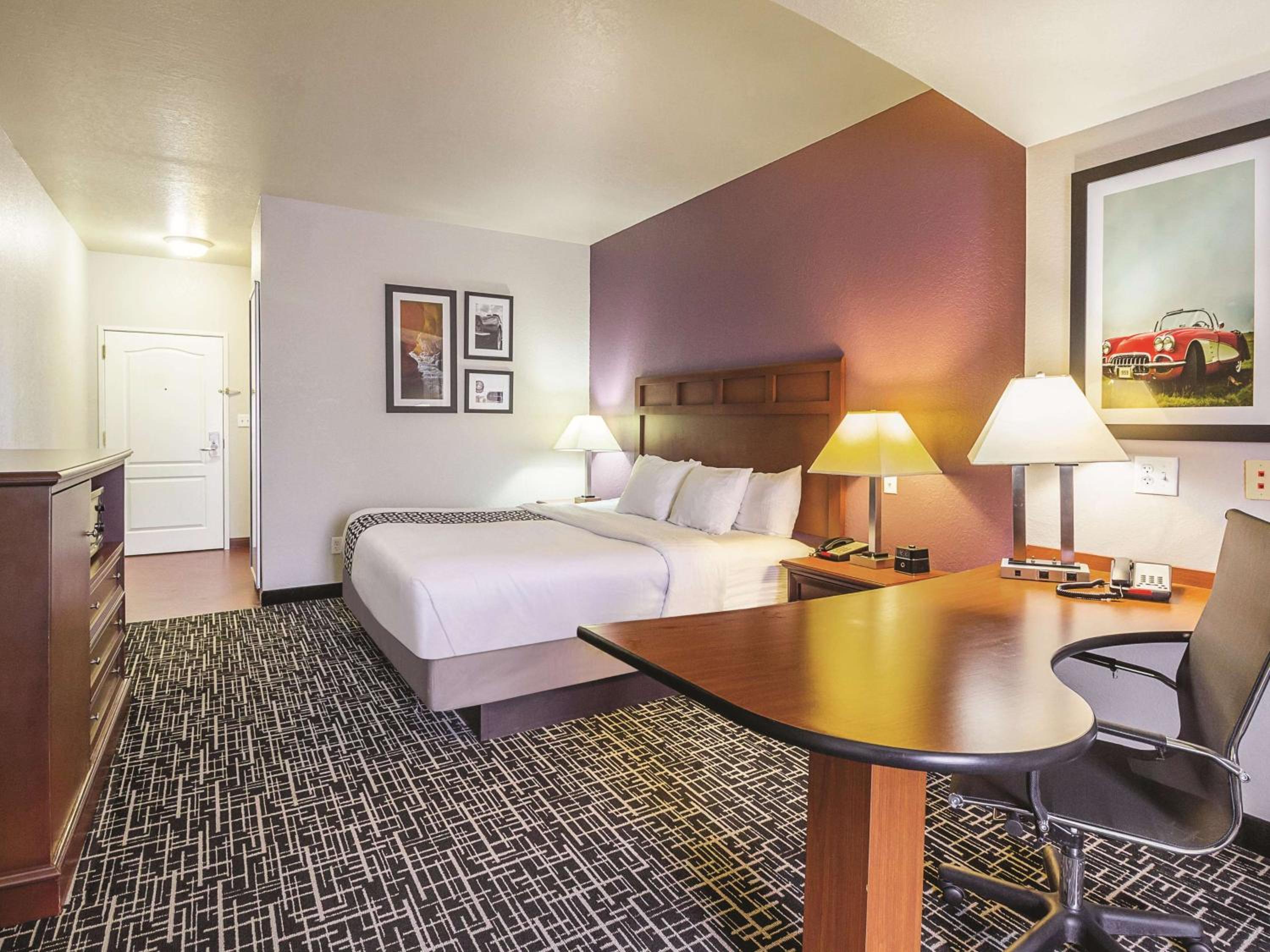One-Bedroom King Suite - Non-Smoking - Photo 1