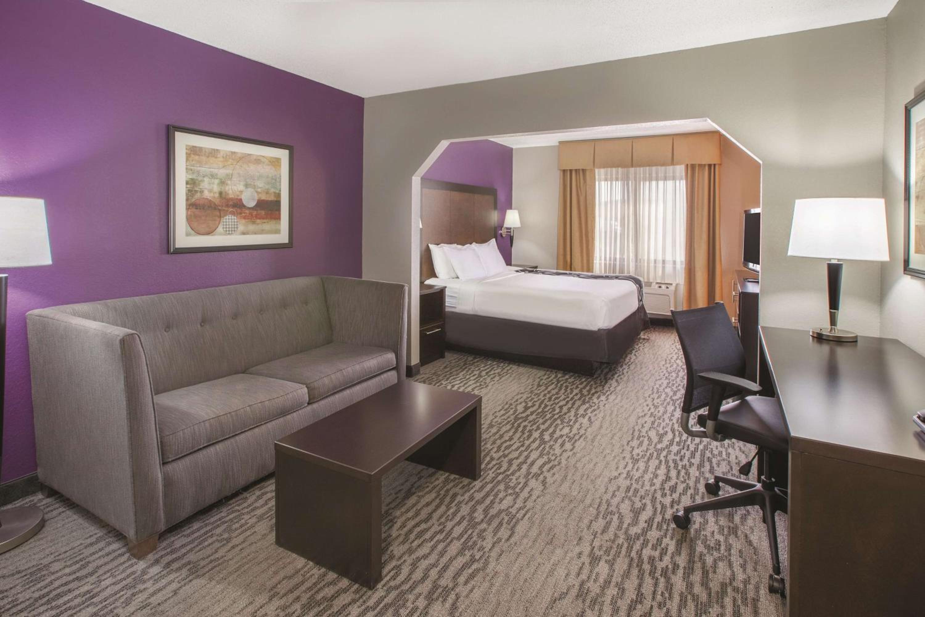 1 King Bed, Deluxe, Non-Smoking - Photo 5