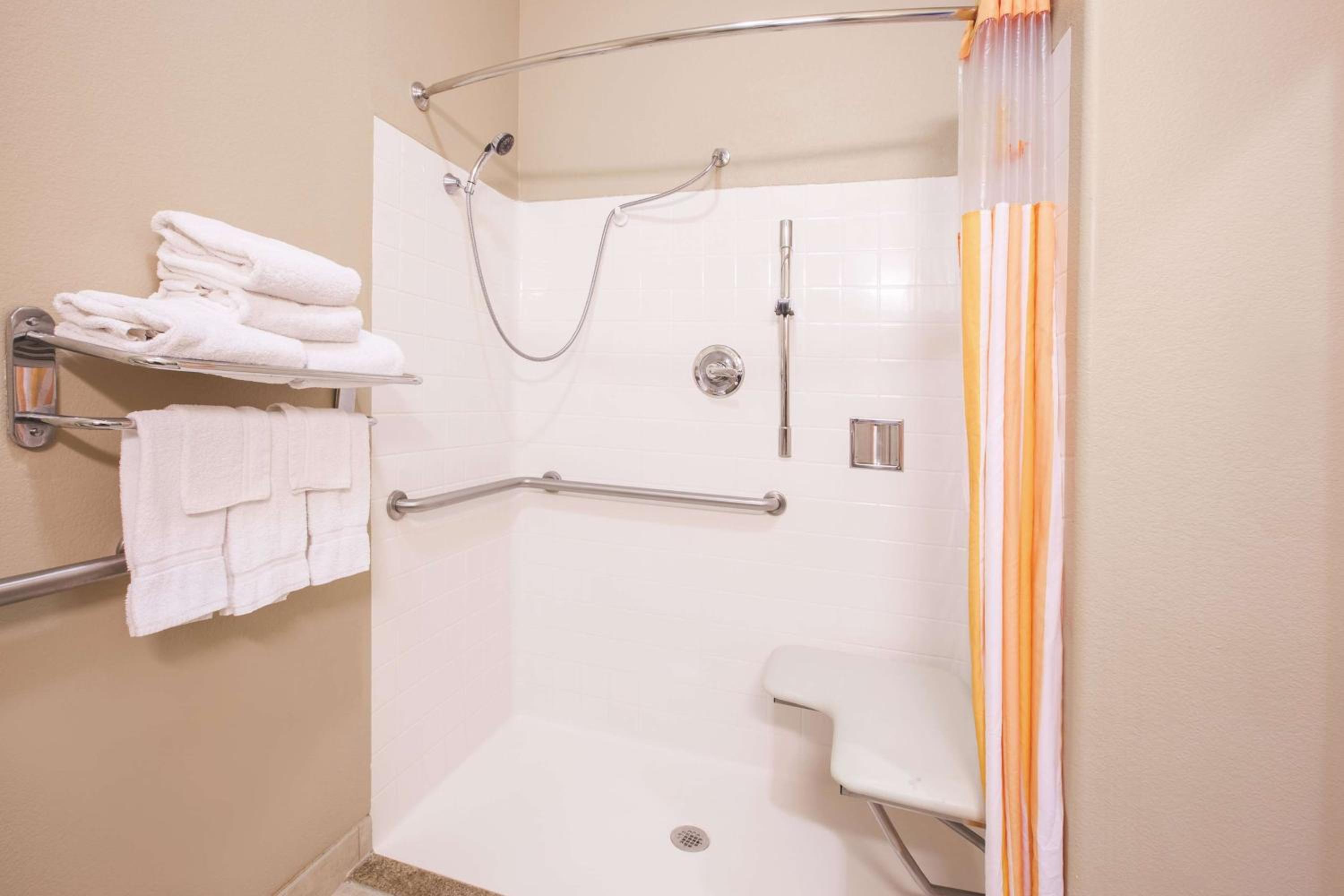 King Room with Bath Tub - Mobility/Hearing Accessible - Non-Smoking