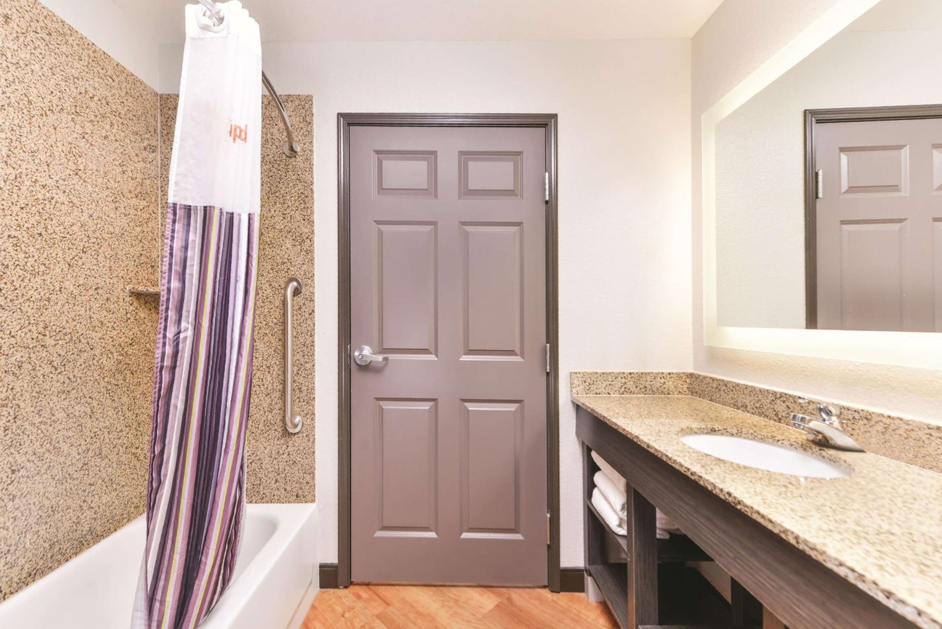 King Suite - Photo 7