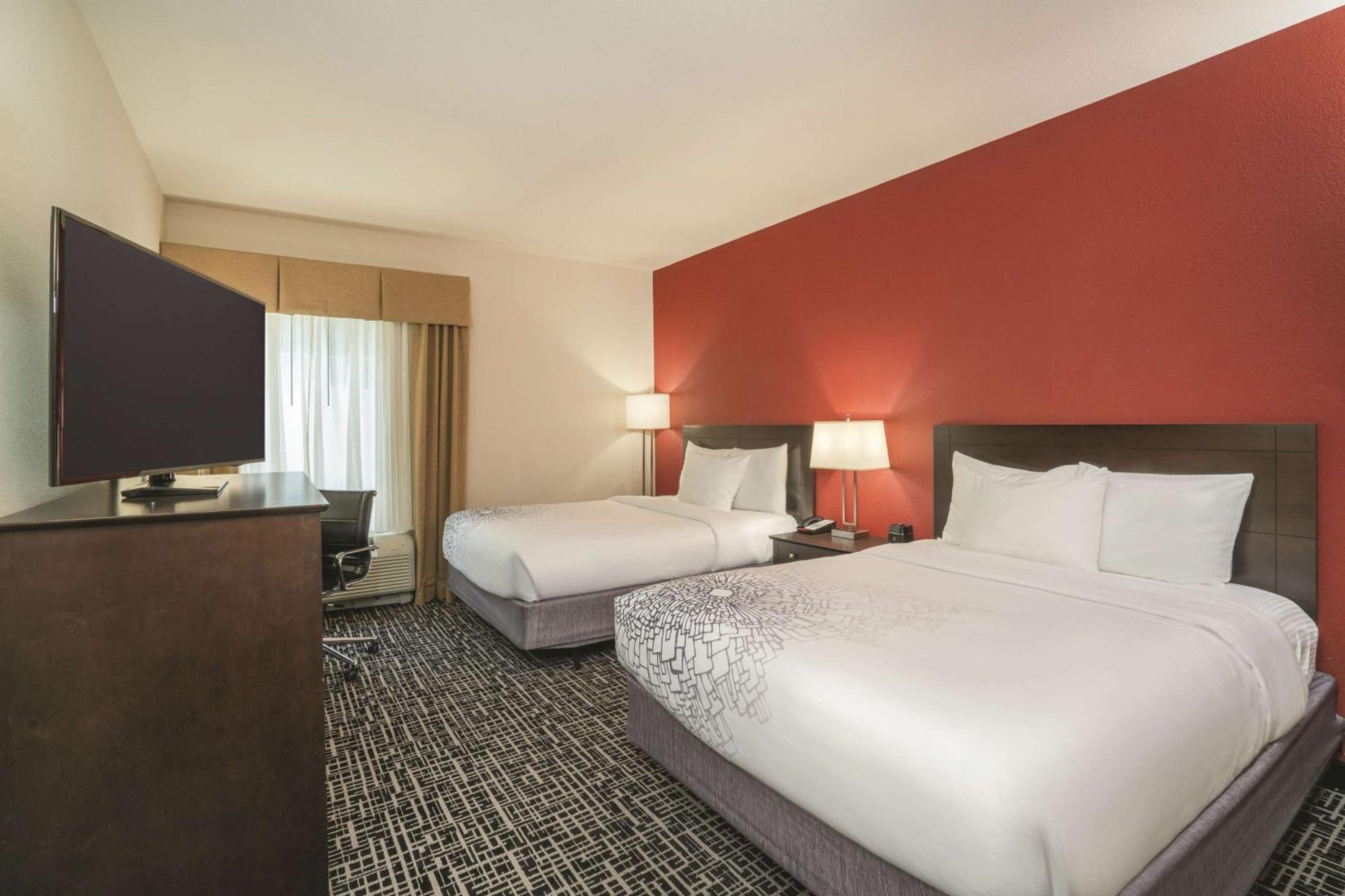 Queen Room with Two Queen Beds - Mobility Access/Non-Smoking - Photo 1