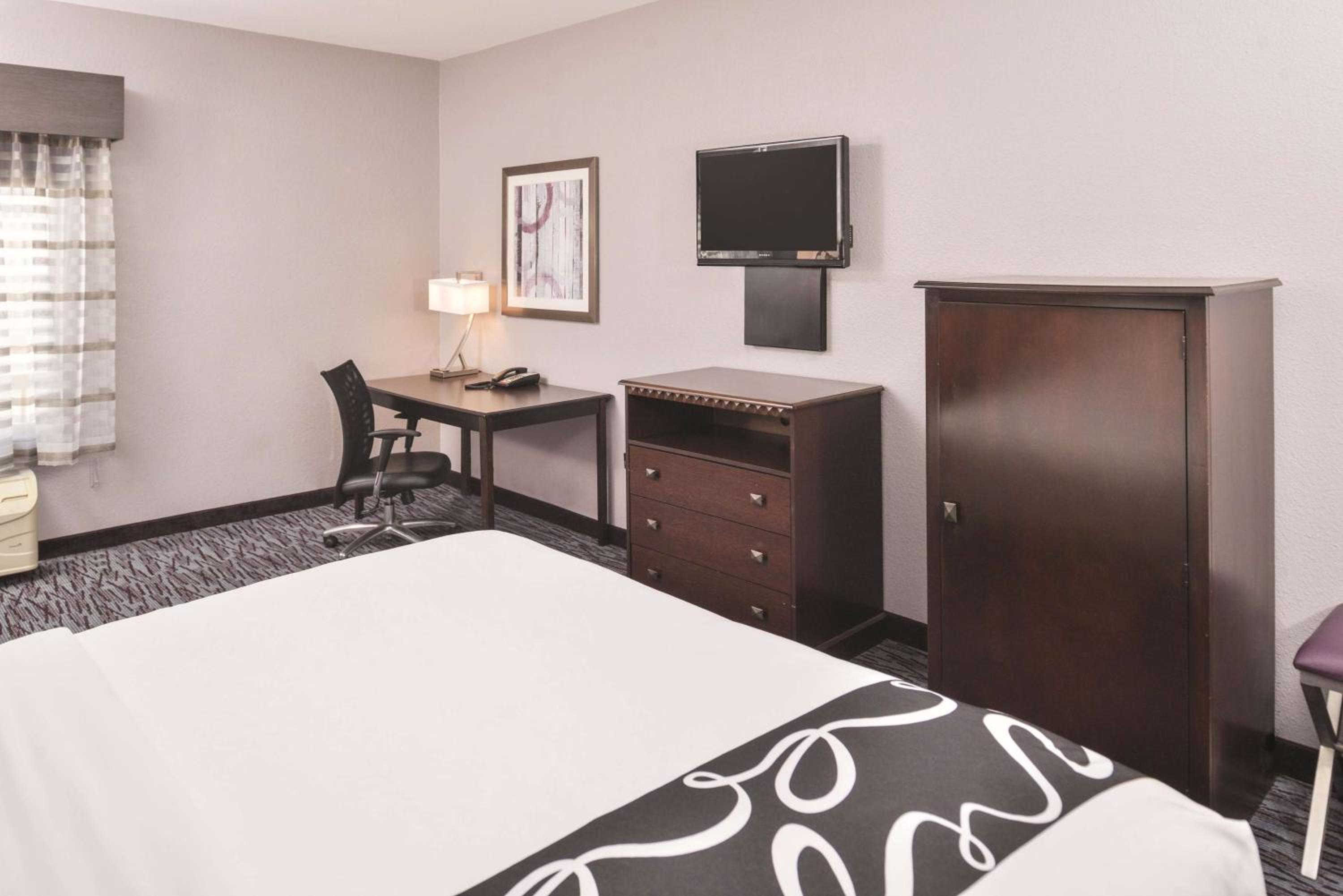 Queen Room with Two Queen Beds - Photo 1