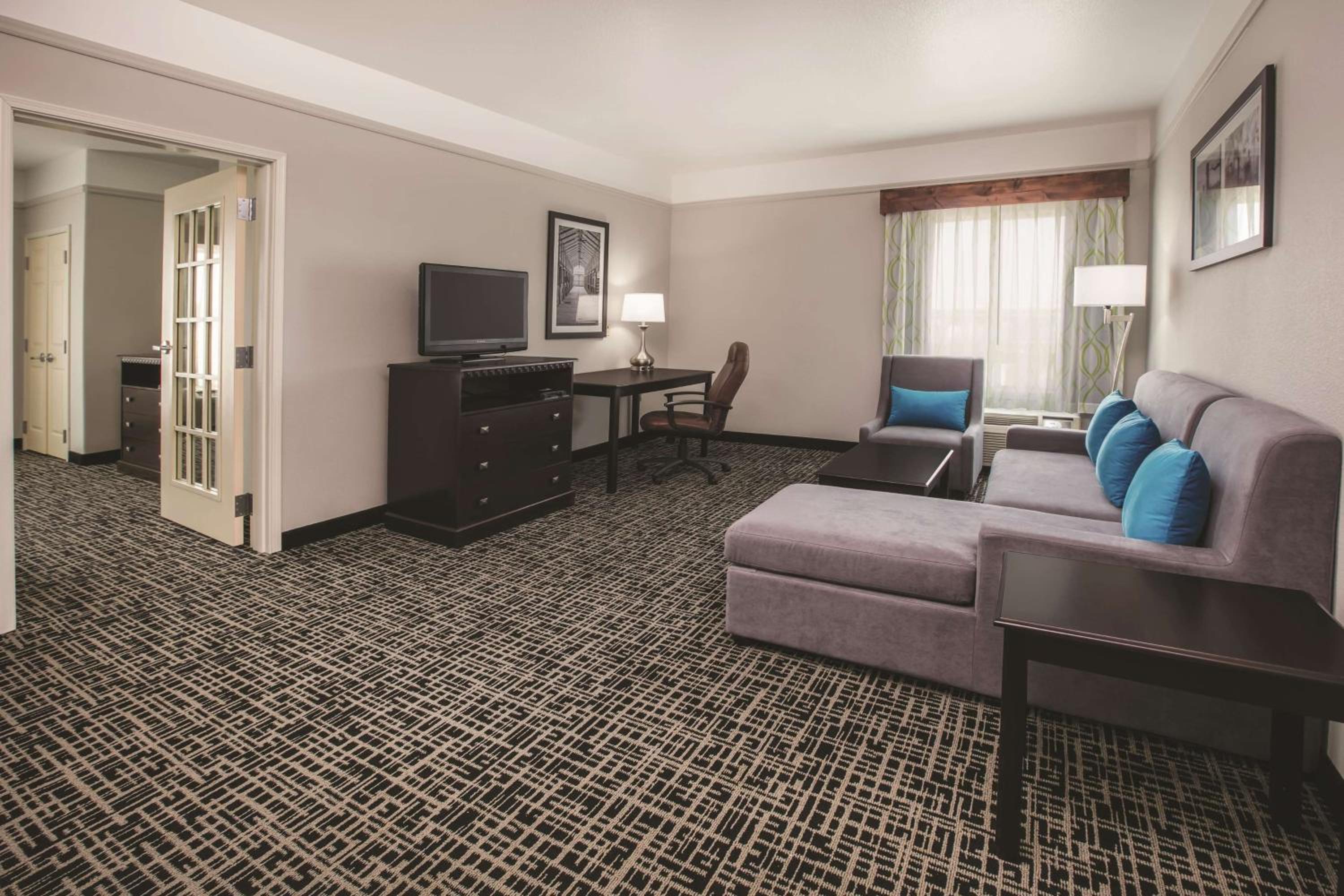 One-Bedroom King Suite - Non-Smoking