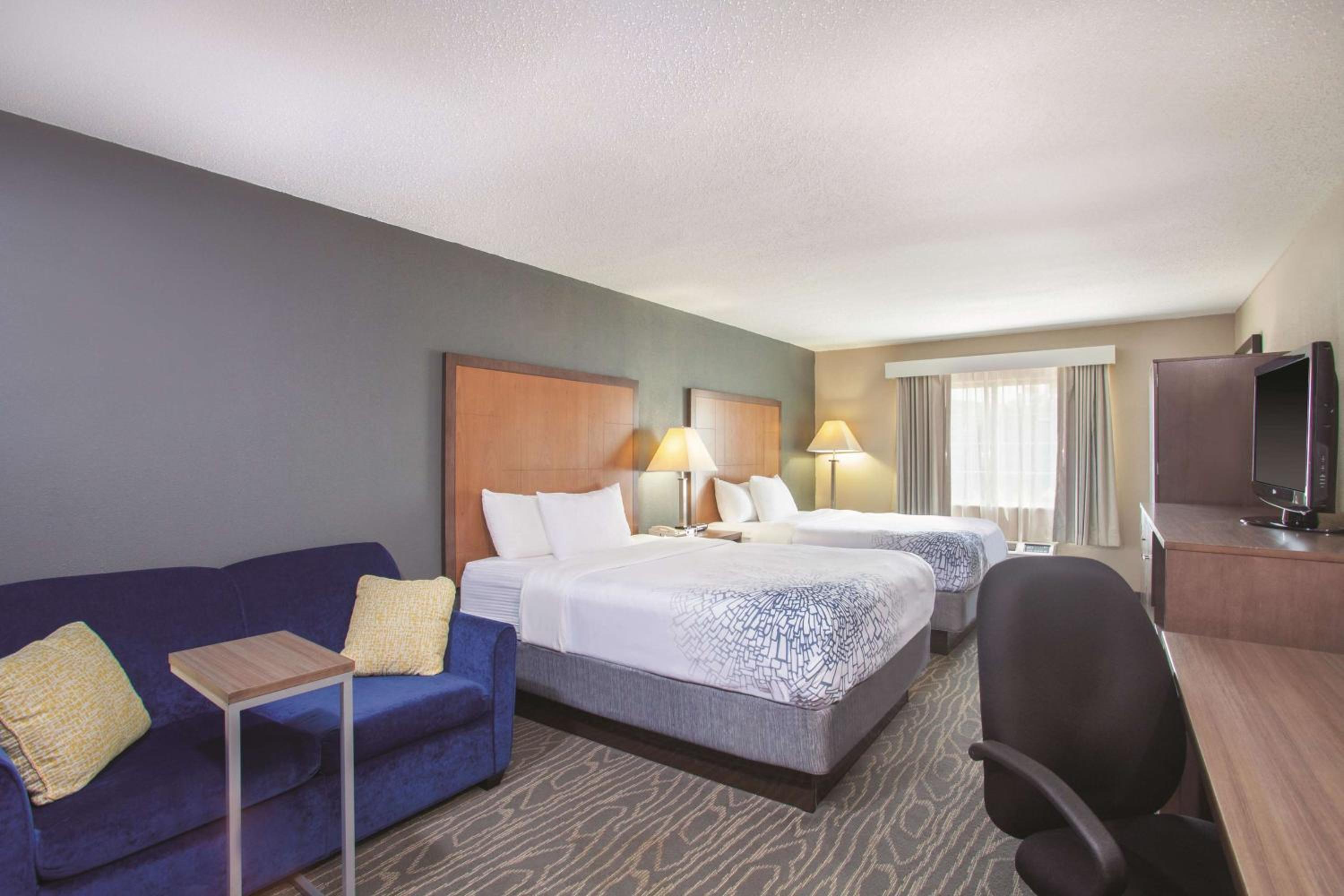 Deluxe Queen Room with Two Queen Beds - Non-Smoking - Photo 1
