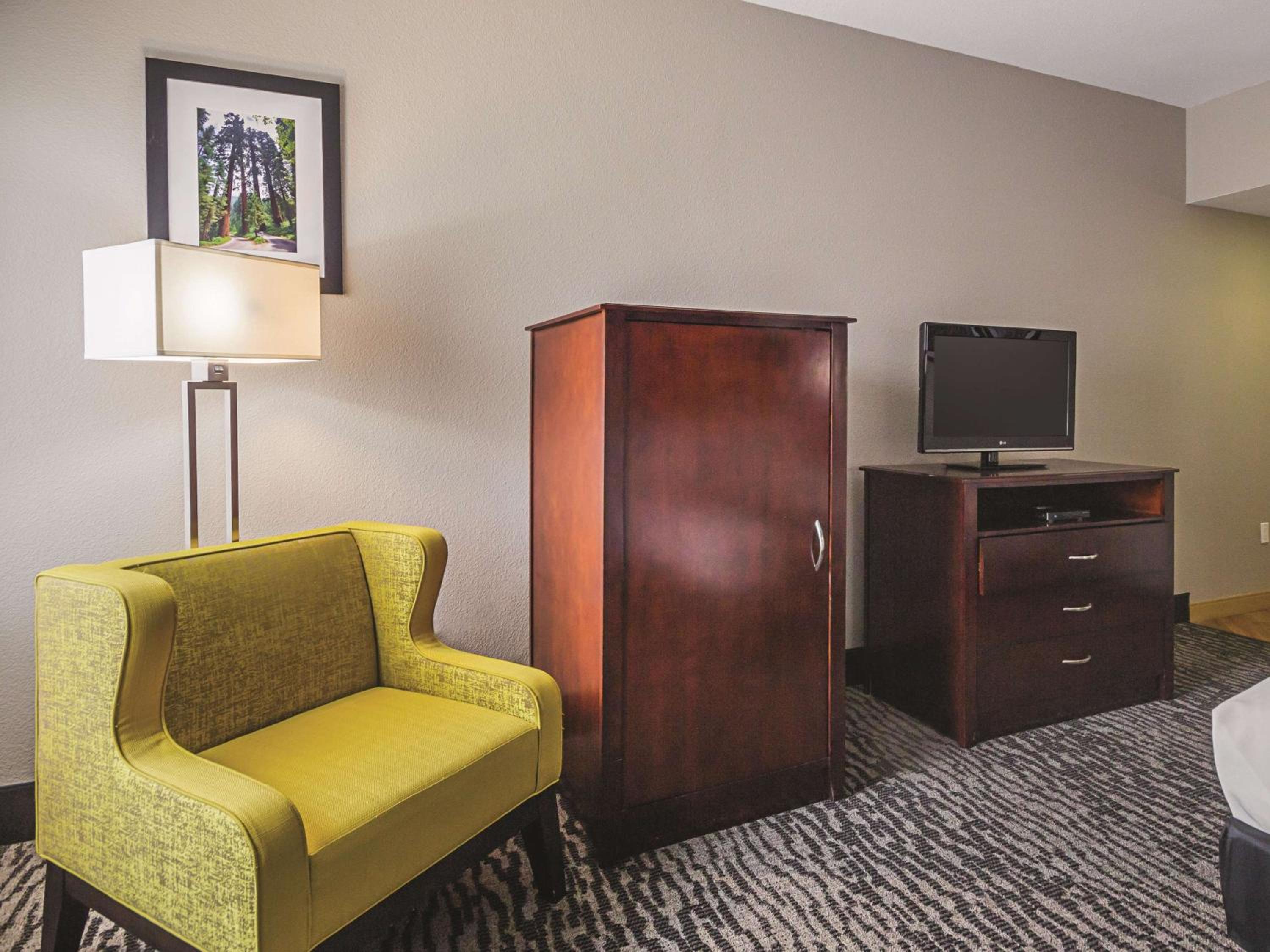 Deluxe King Room - Photo 2