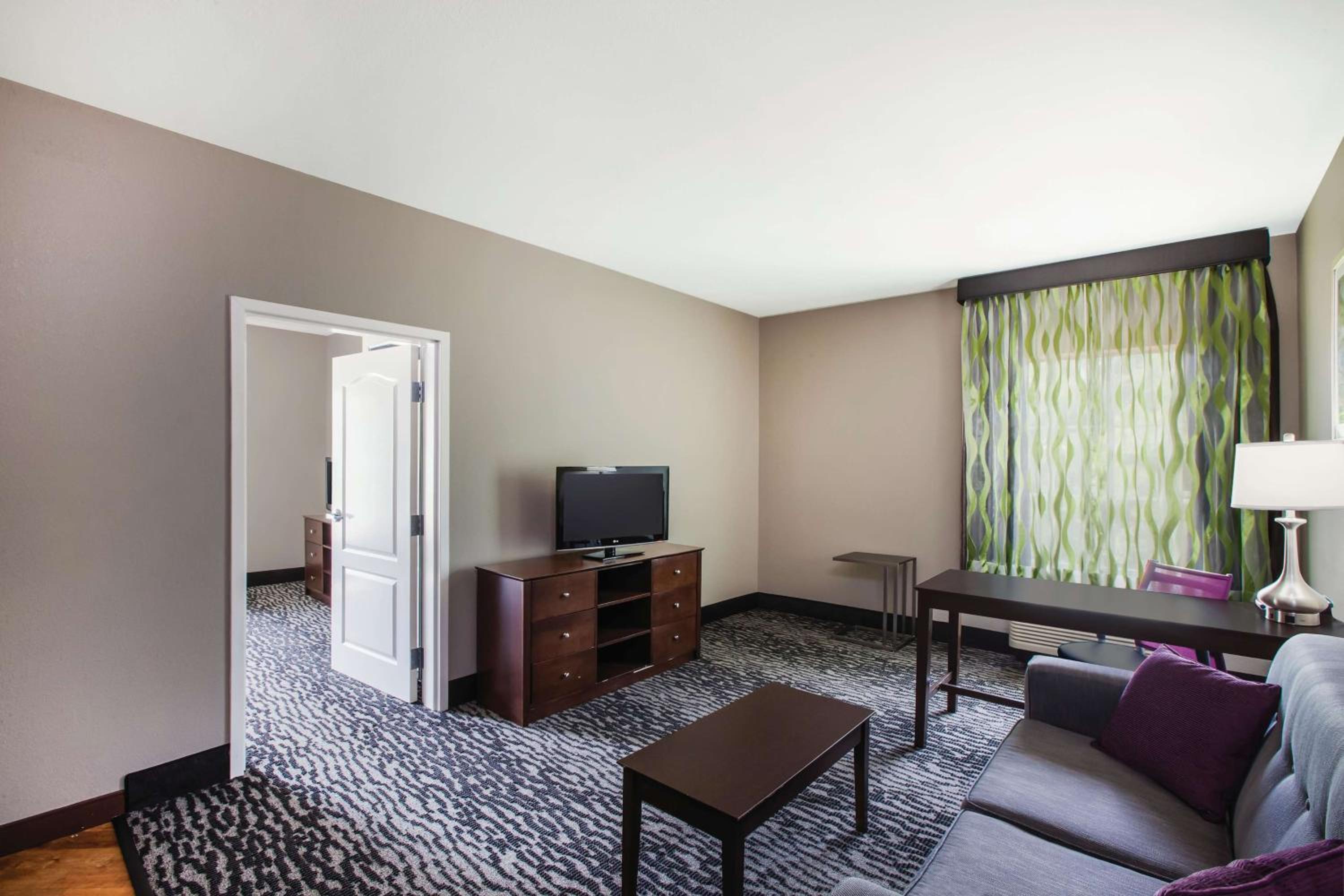 One-Bedroom King Suite - Non-Smoking