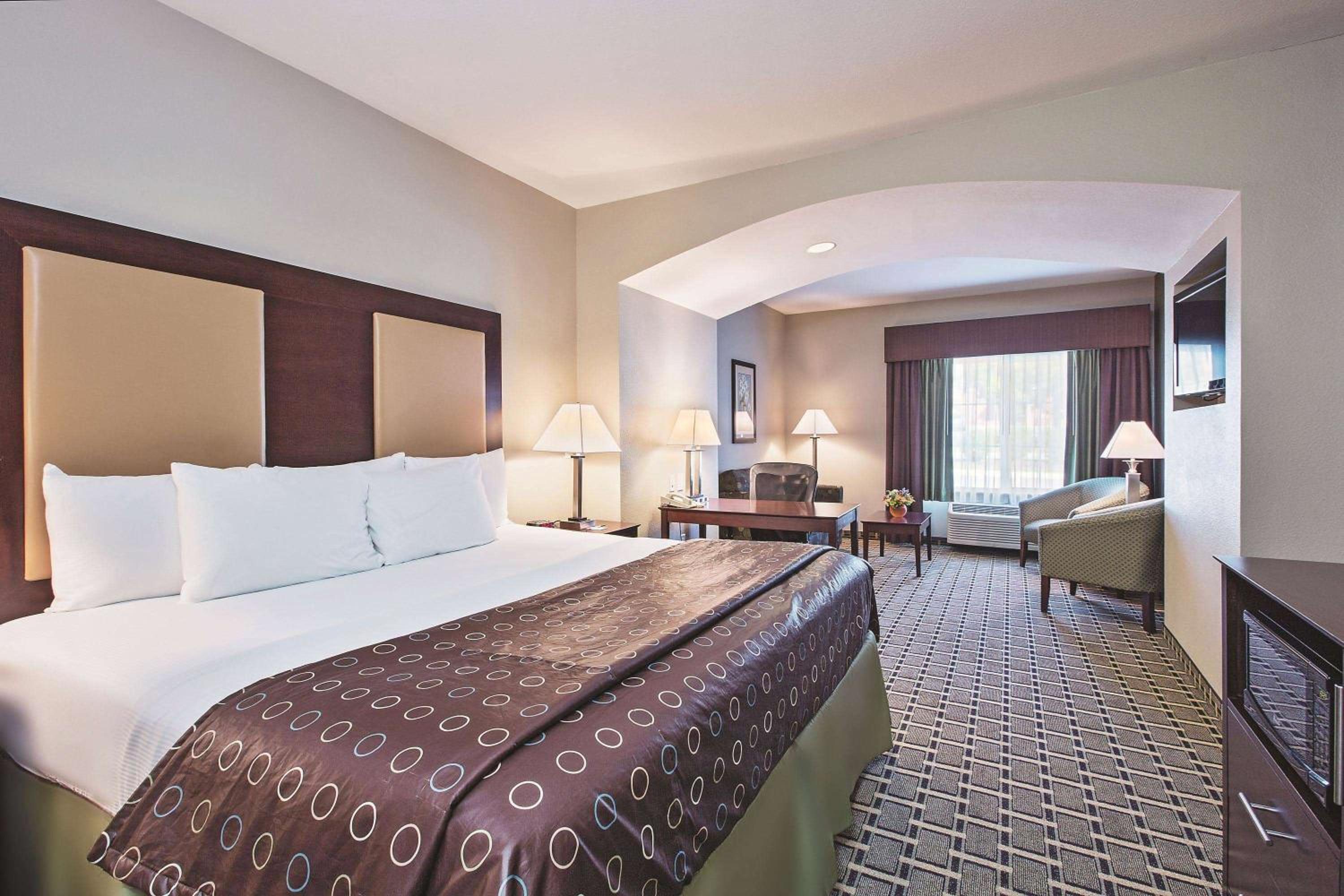 Executive King Room - Non-Smoking - Photo 3