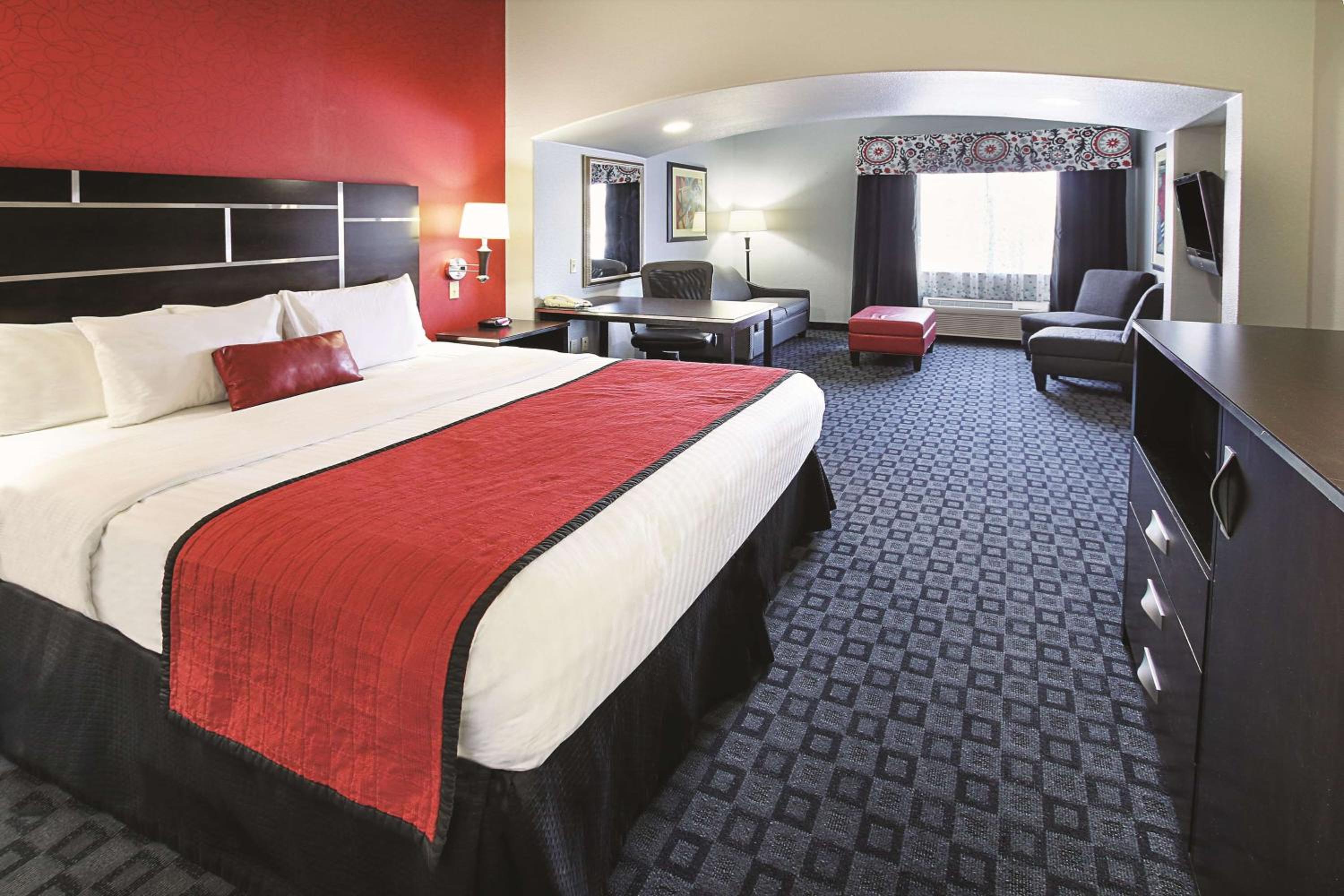 Executive King Room - Non-Smoking - Photo 4