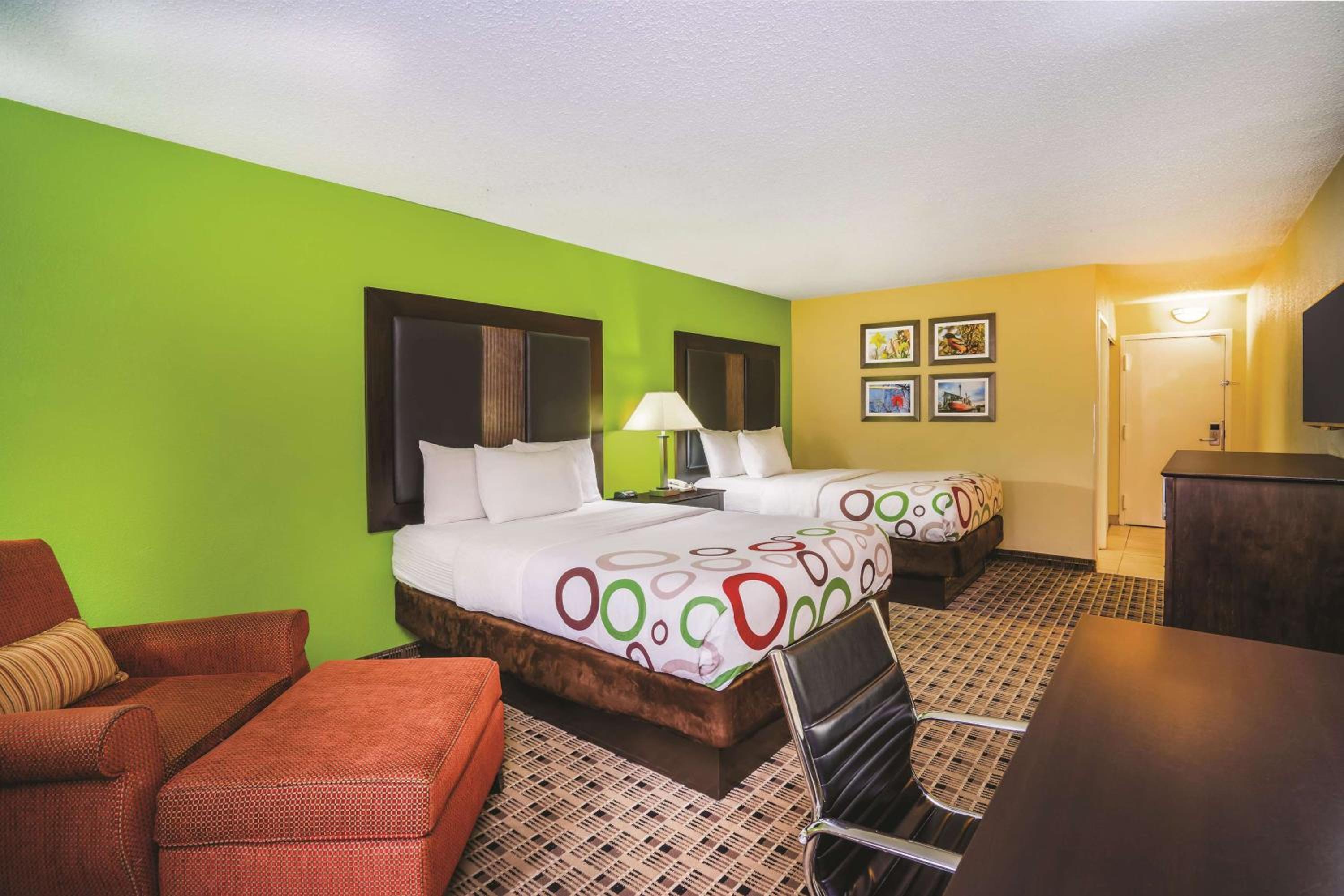 Deluxe Double Room With Two Double Beds photo 1