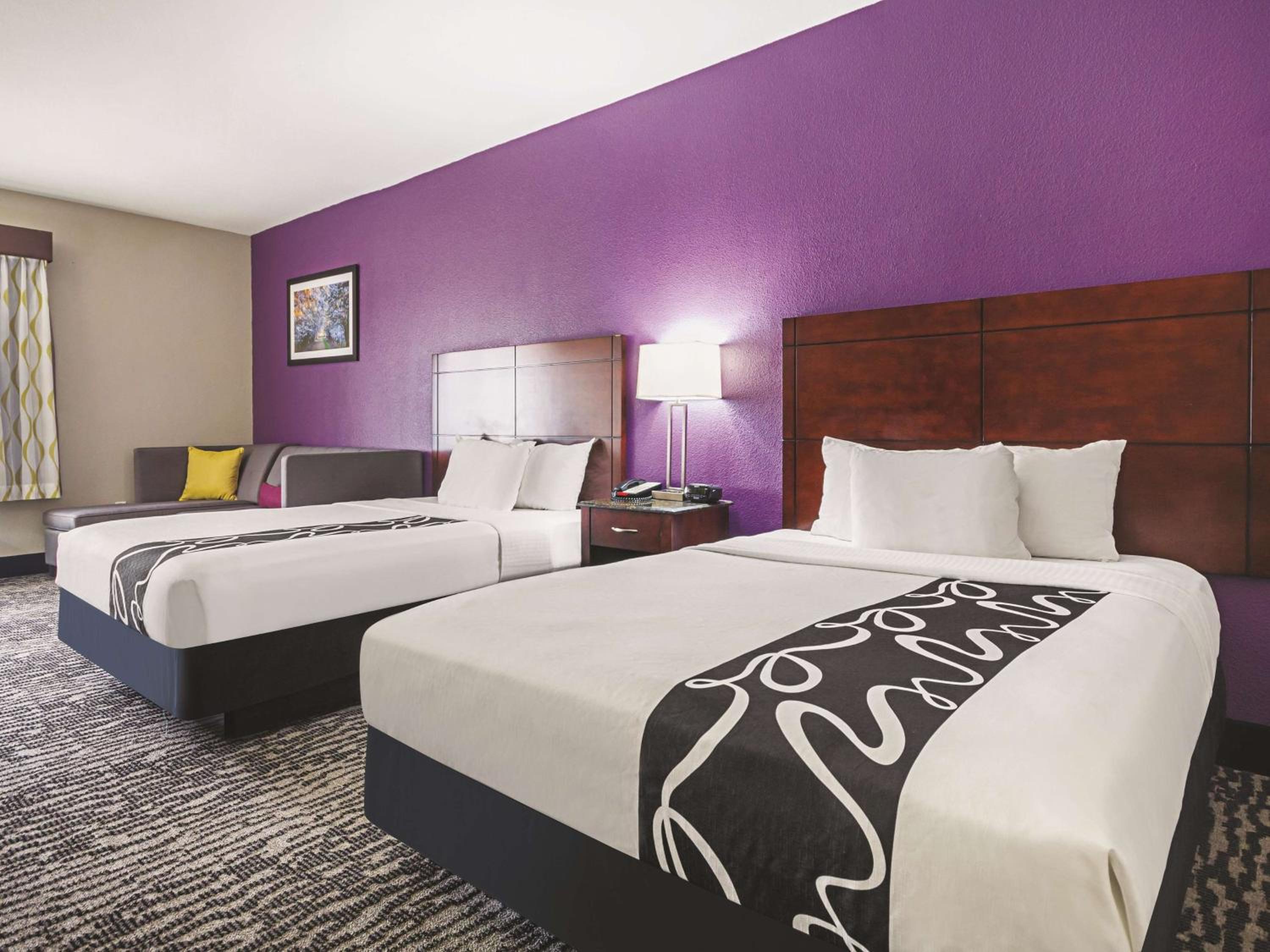Family Room with Two Queen Beds - Non-Smoking - Photo 3