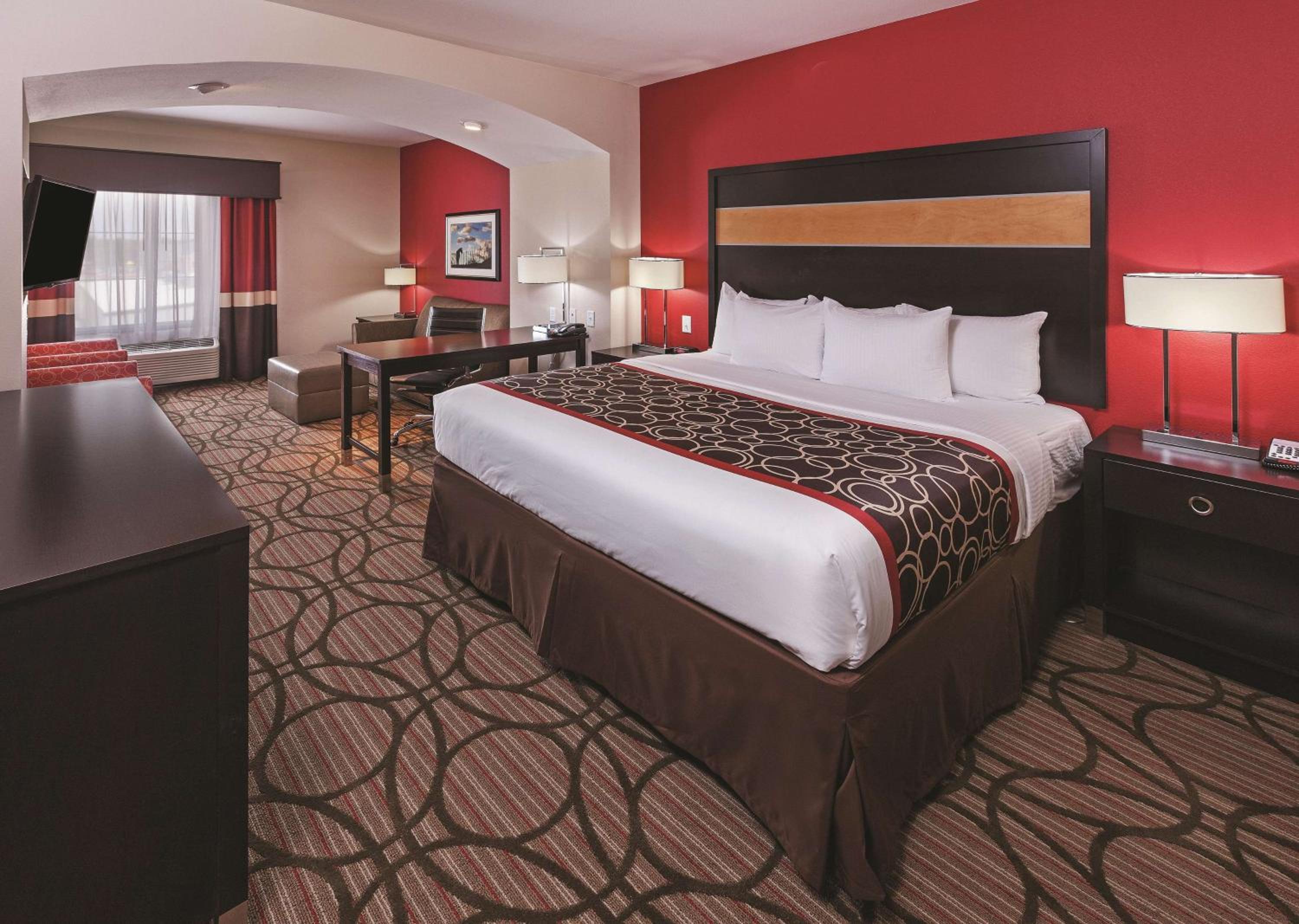 King Room with Roll-In Shower - Mobility/Hearing Accessible - Non-Smoking photo 3