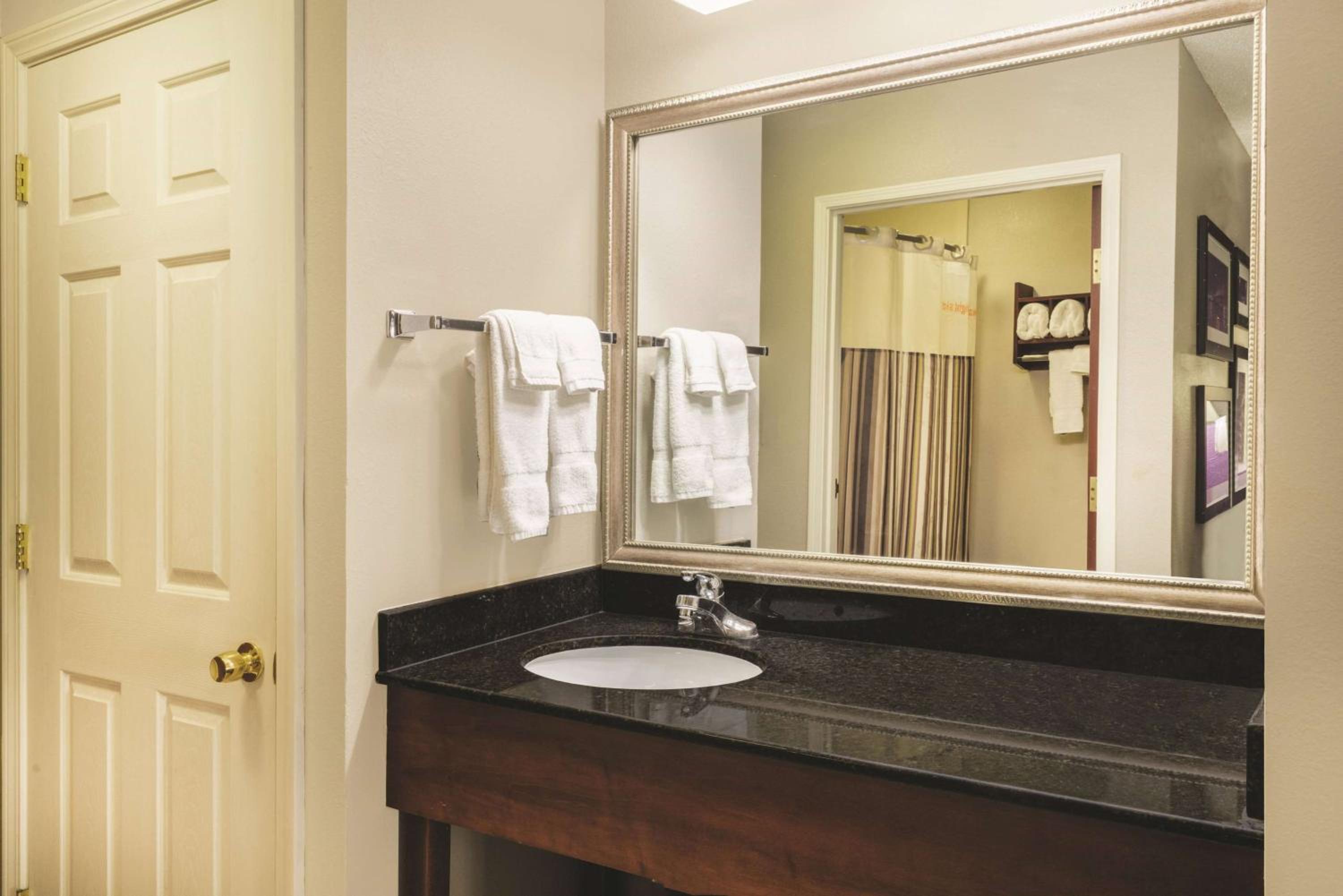 Executive King Room - Photo 3