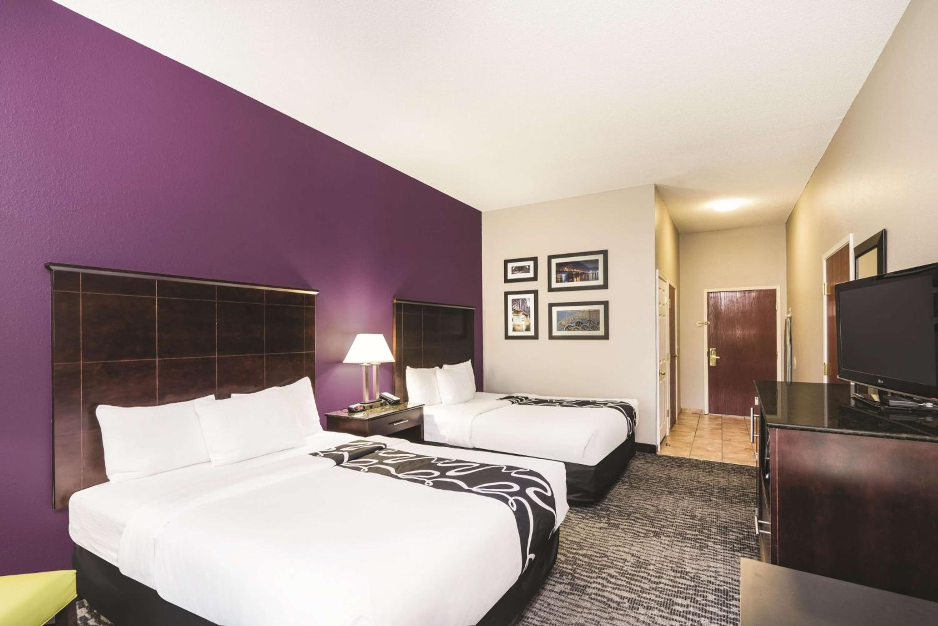 Queen Room with Two Queen Beds - Mobility Access/Non-Smoking - Photo 1