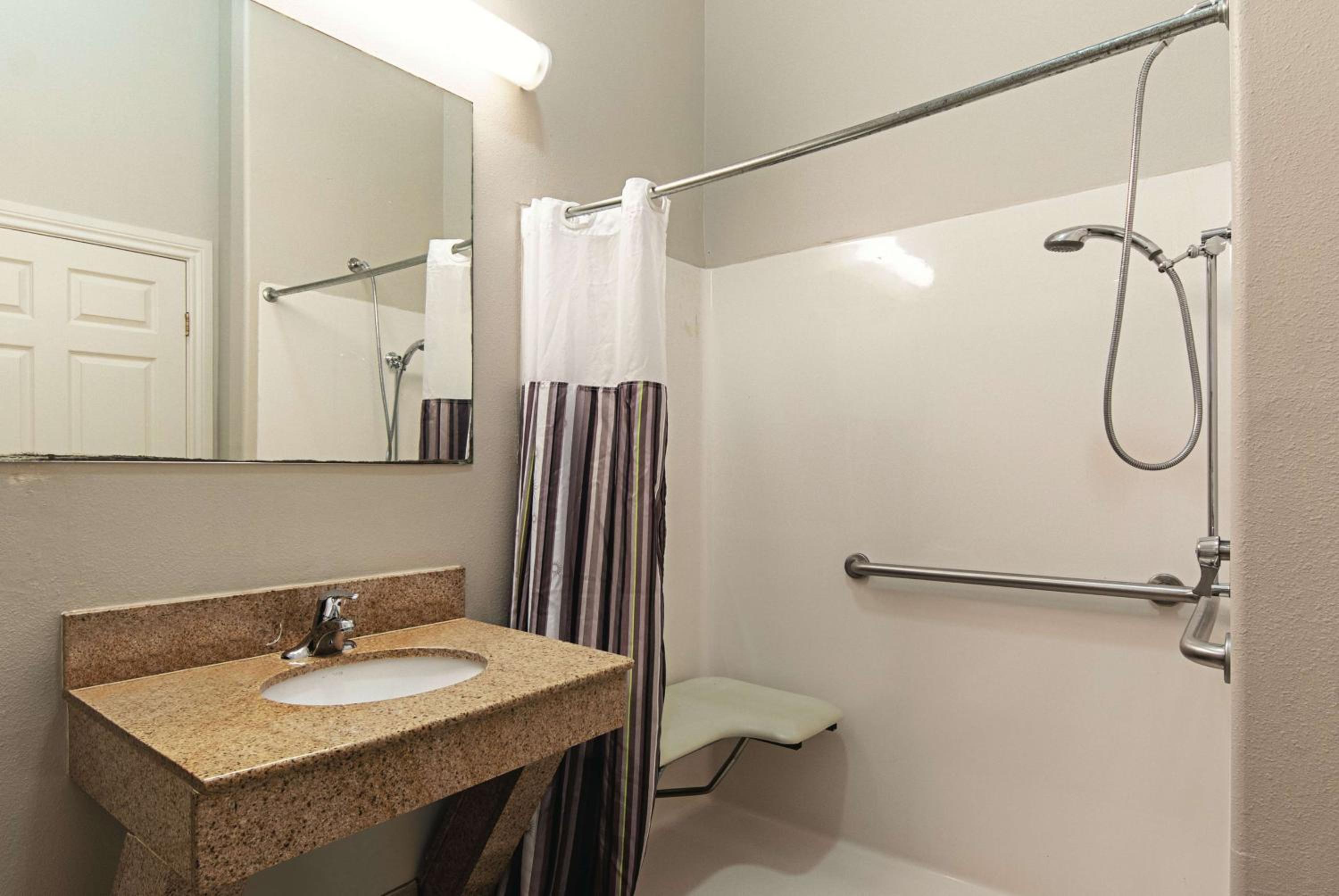 King Studio Suite - Mobility Access/Non-Smoking - Photo 10