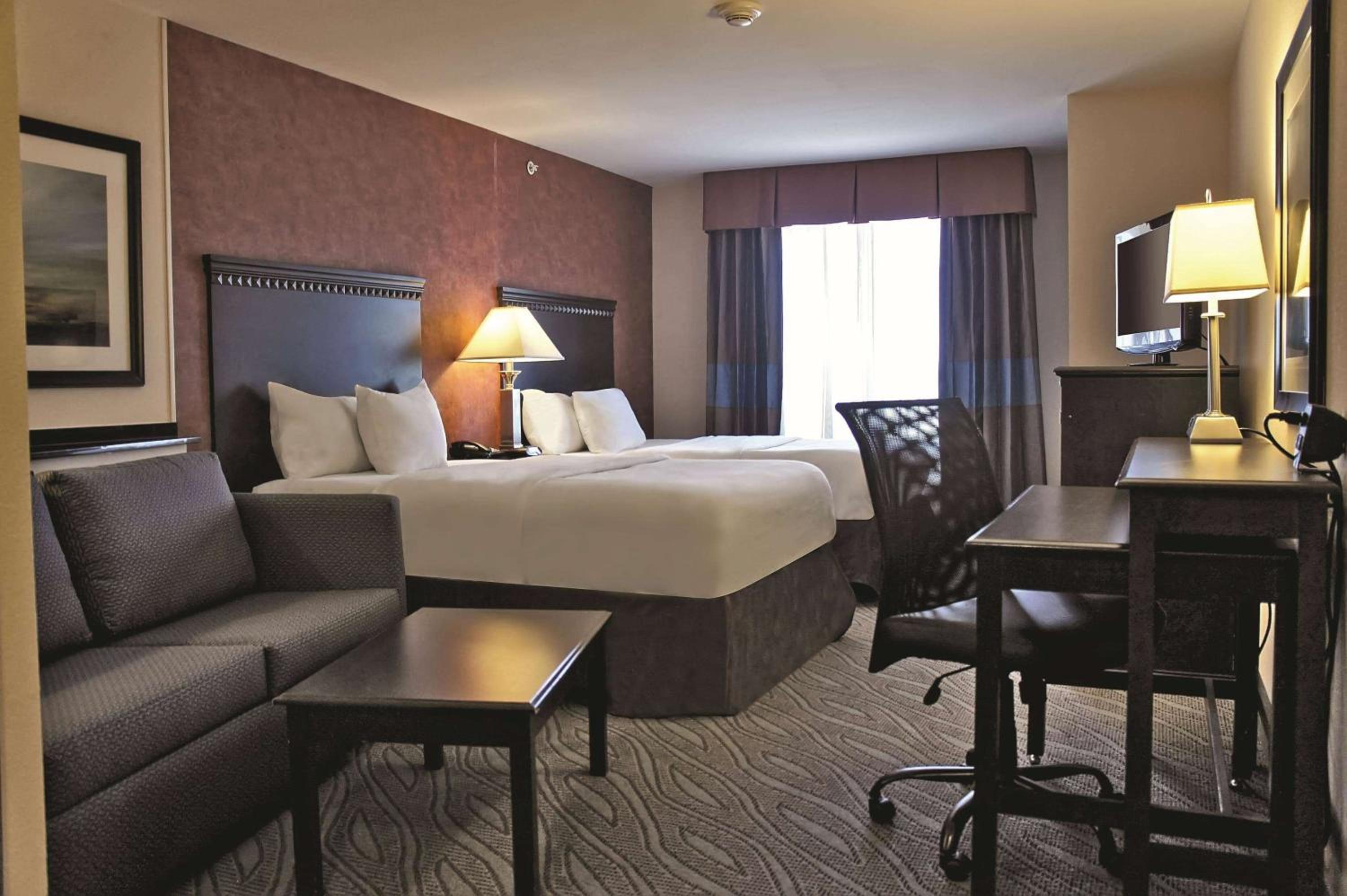 Queen Room with Two Queen Beds - Mobility Access/Non-Smoking - Photo 1