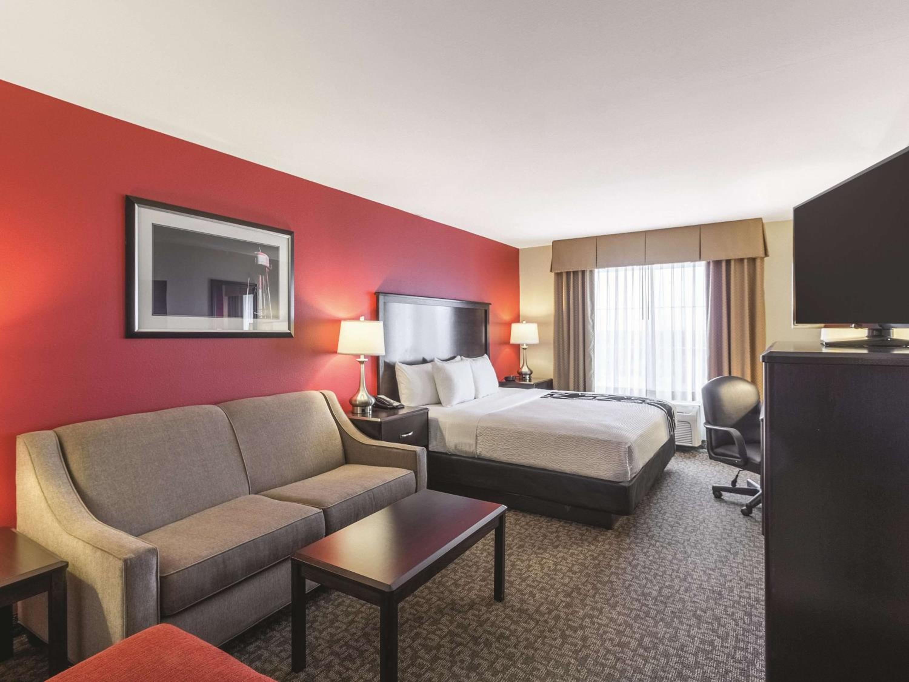 Deluxe King Room - Non-Smoking - Photo 1