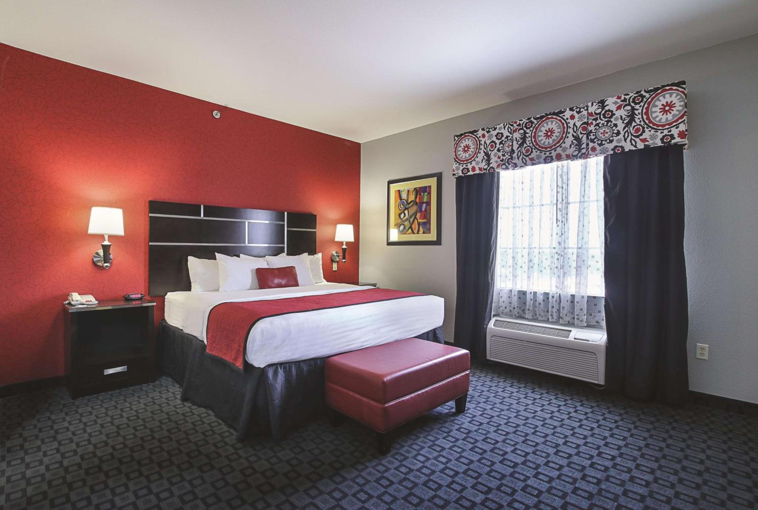 Deluxe King Room - Photo 1