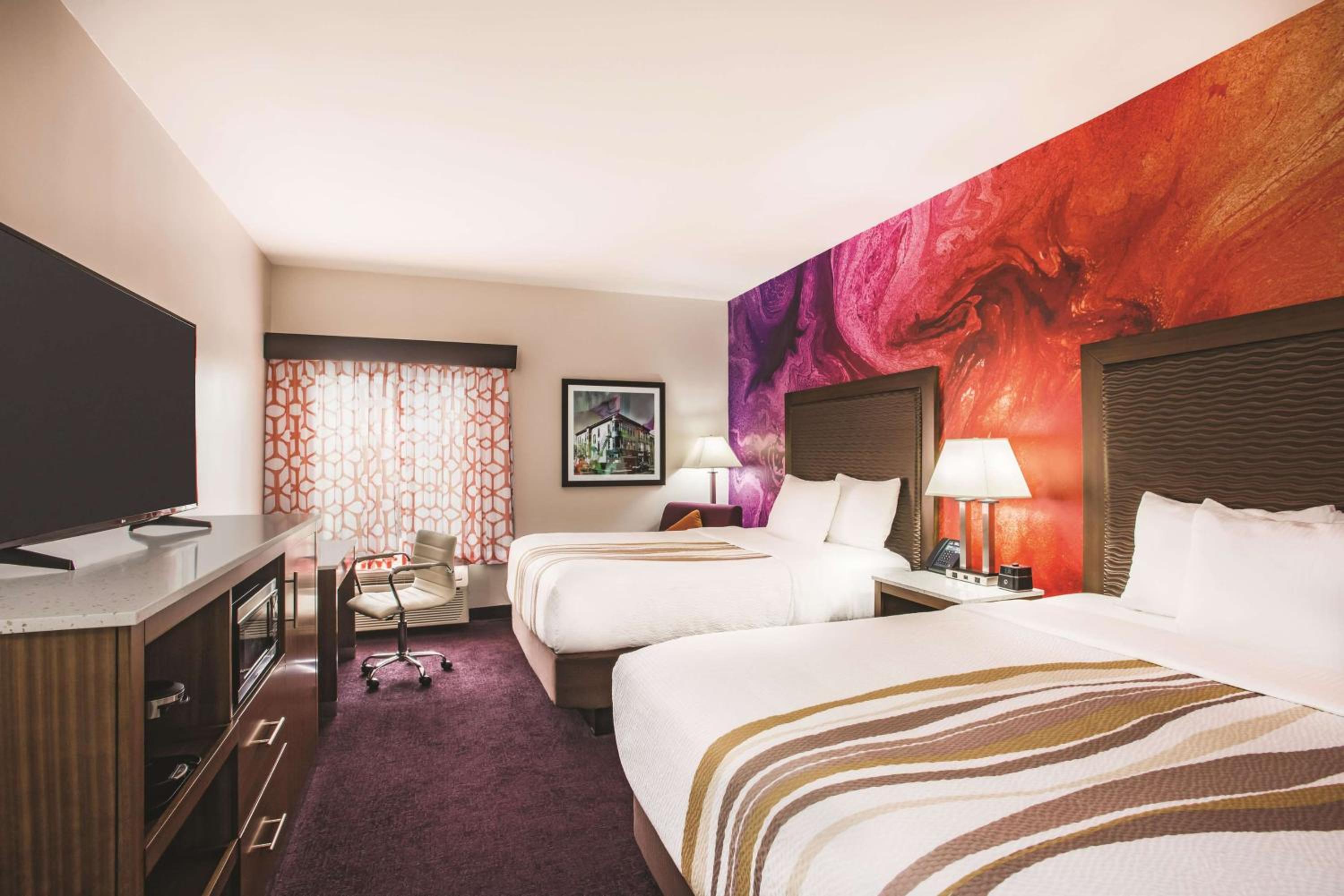 Deluxe Queen Room with Two Queen Beds - Photo 2