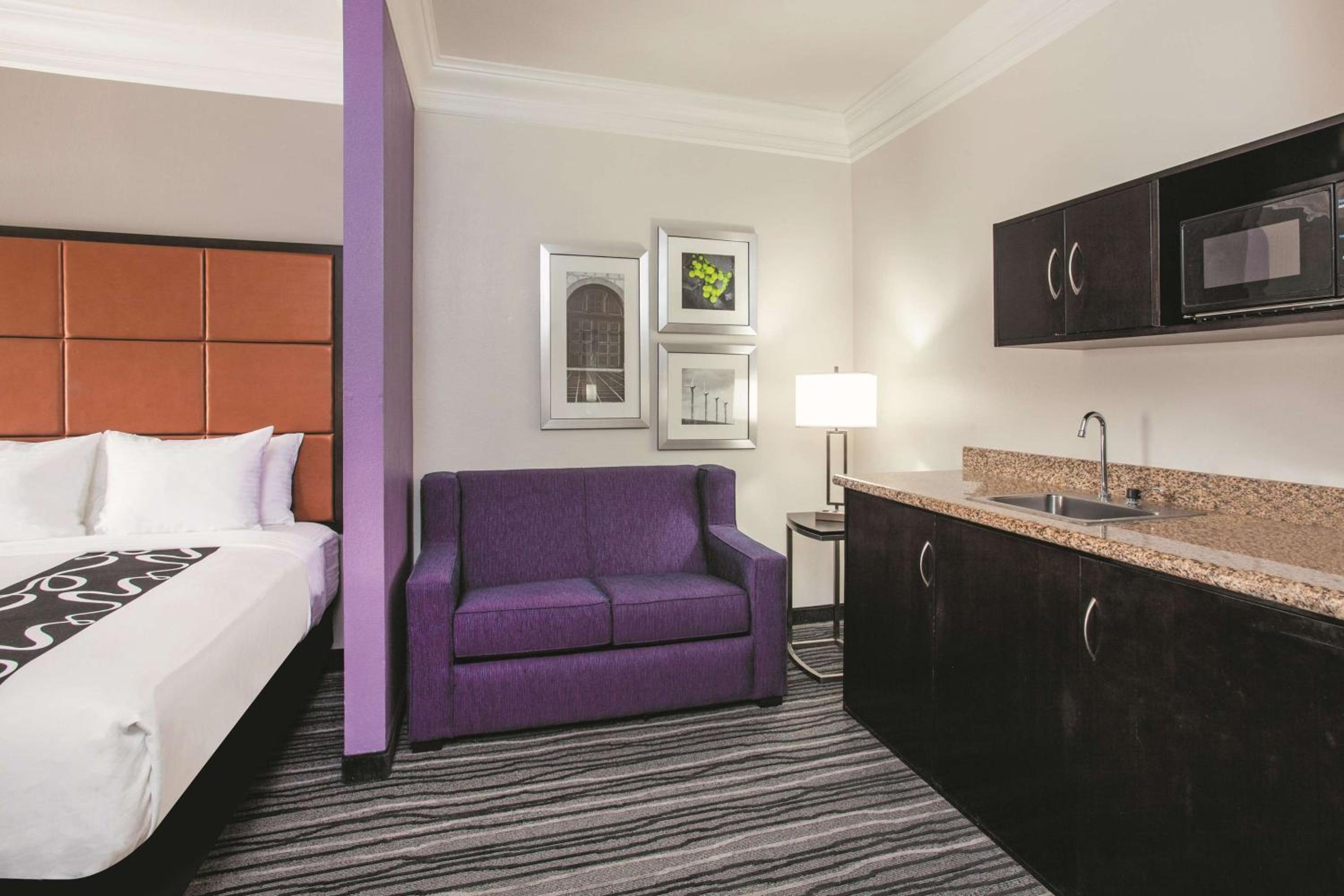 Studio Suite with Two Queen Beds - Non-Smoking - Photo 4