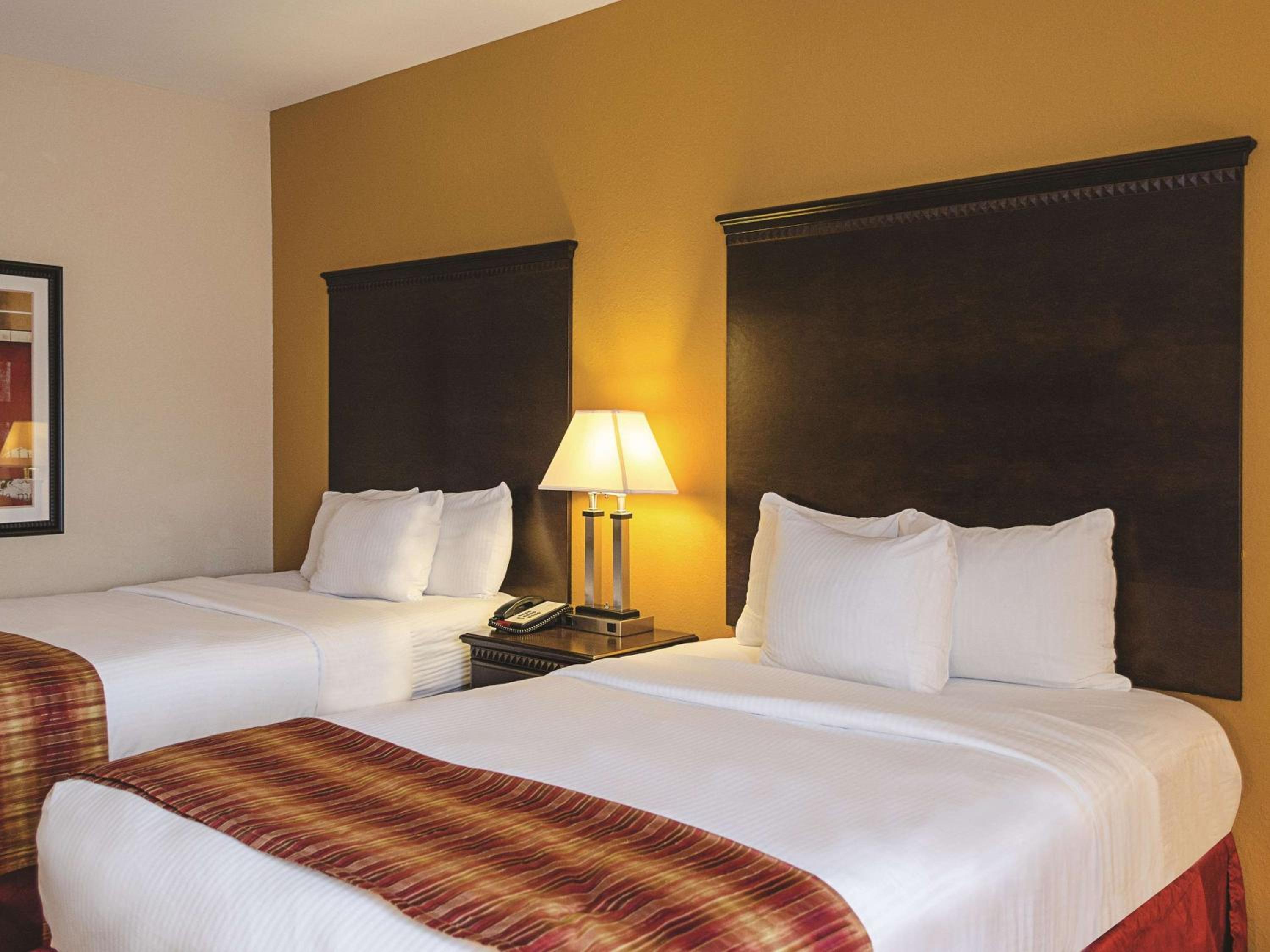 Deluxe Double Room with Two Double Beds photo 2