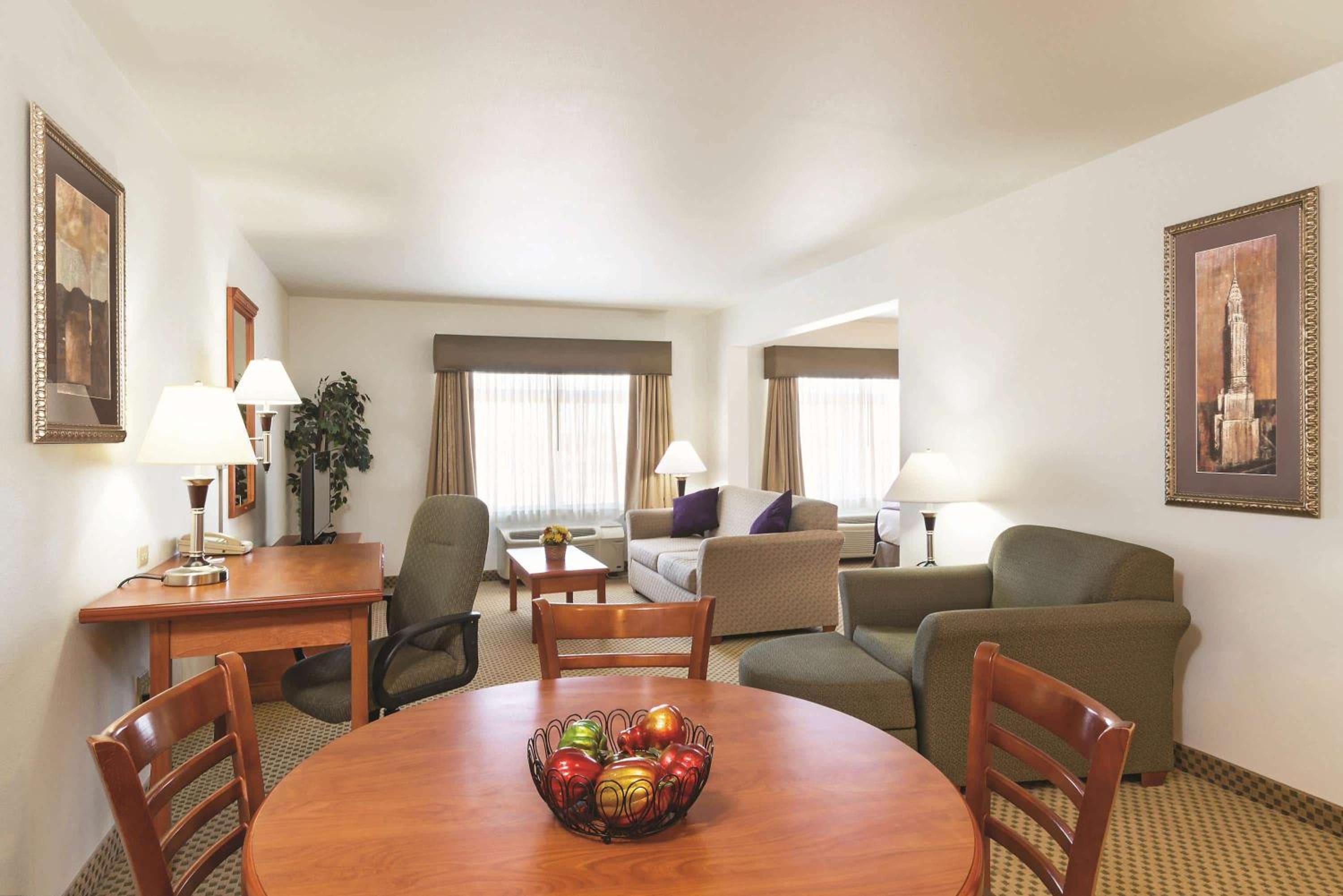 Two-Bedroom Suite - Non-Smoking - Photo 3