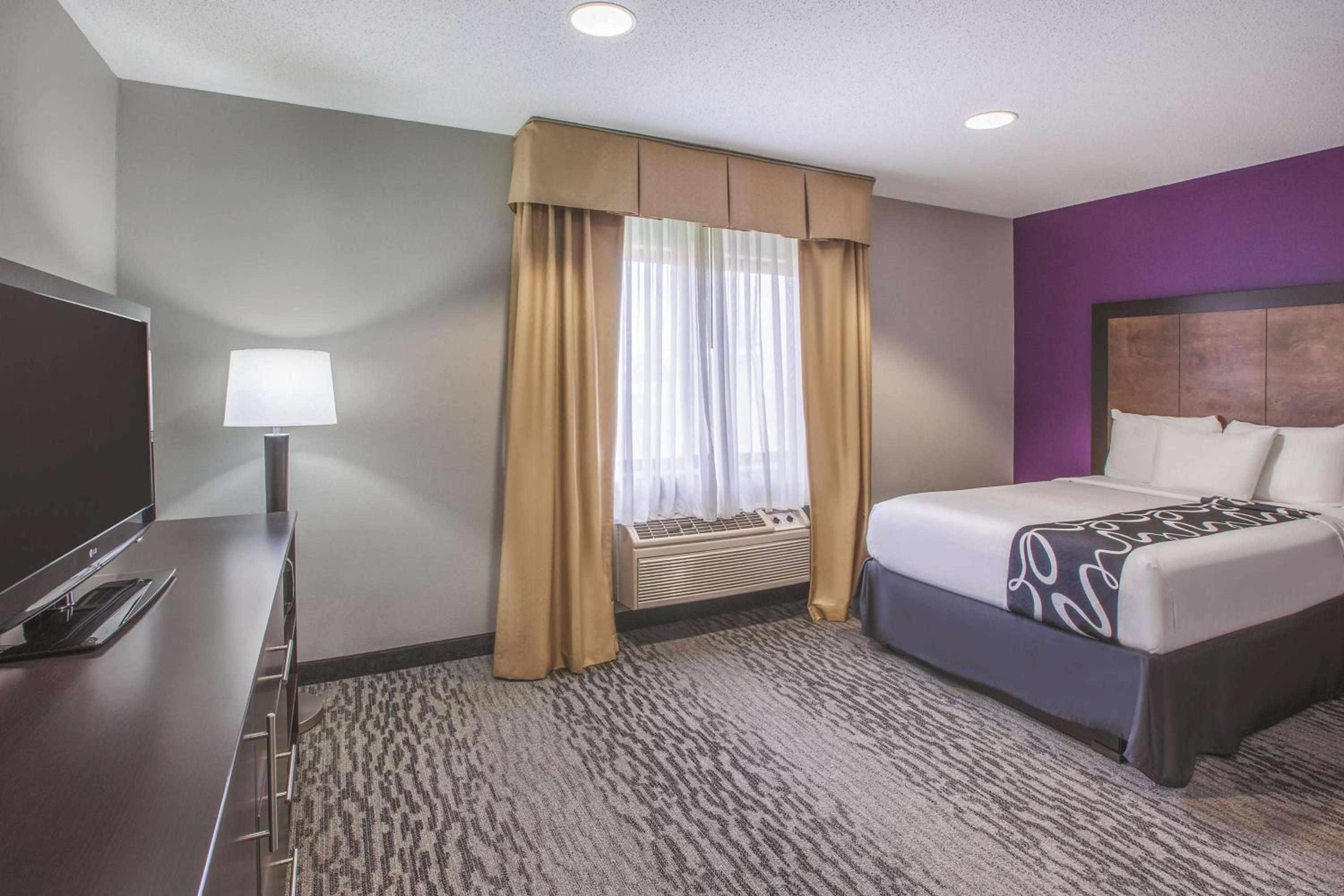 Double Room - Non-Smoking  - Photo 4