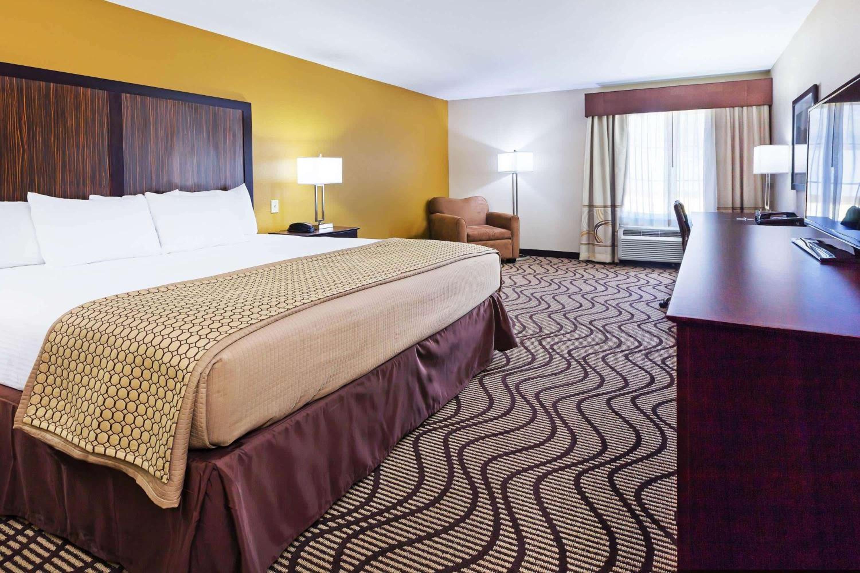 King Room with Roll-In Shower - Mobility/Hearing Accessible - Non-Smoking photo 1