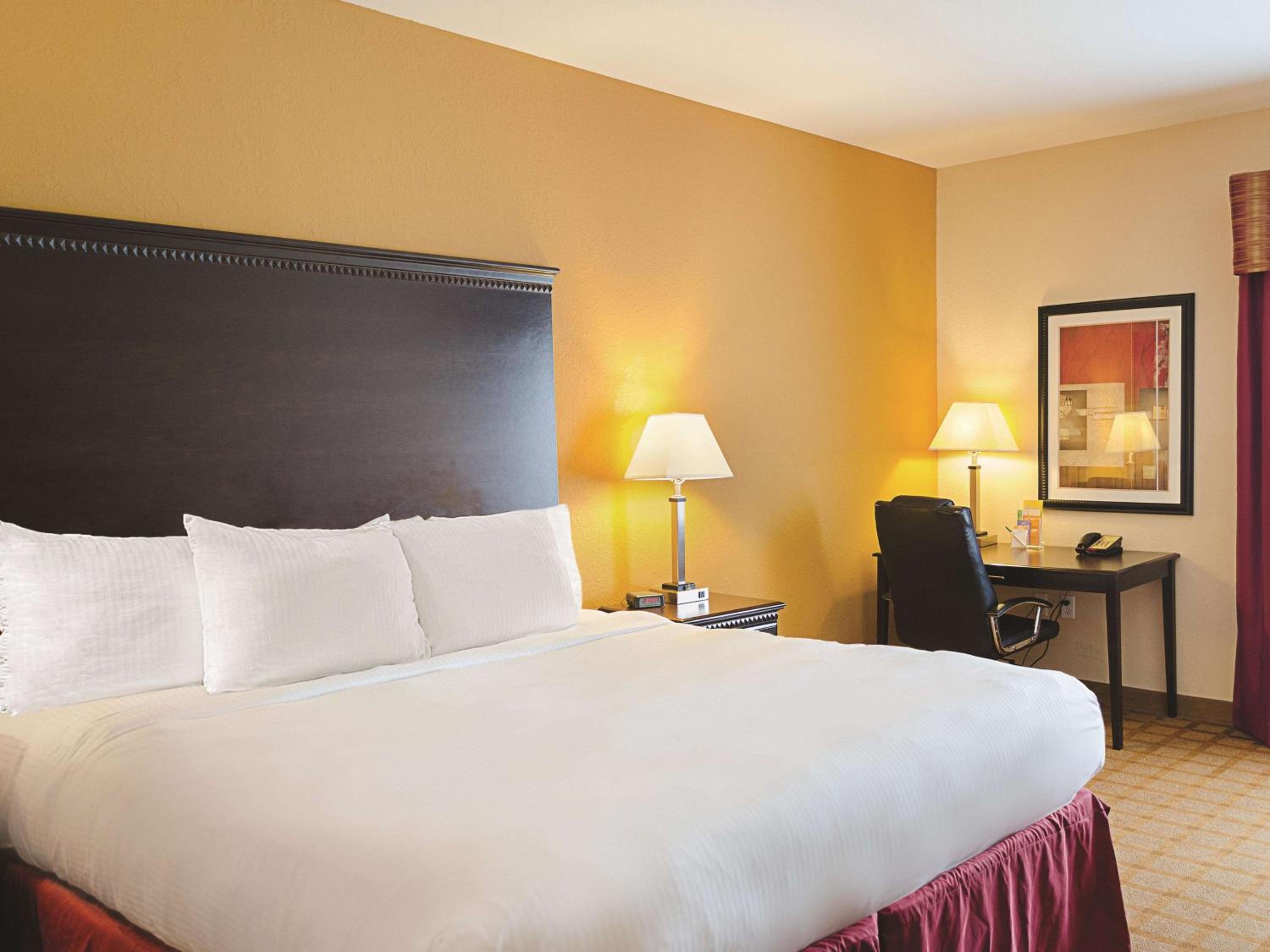Deluxe King Room photo 2