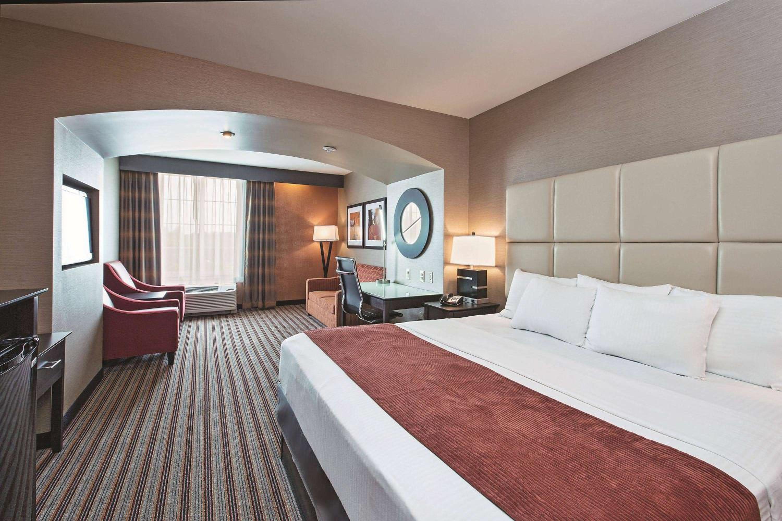 Executive King Room - Non-Smoking - Photo 5