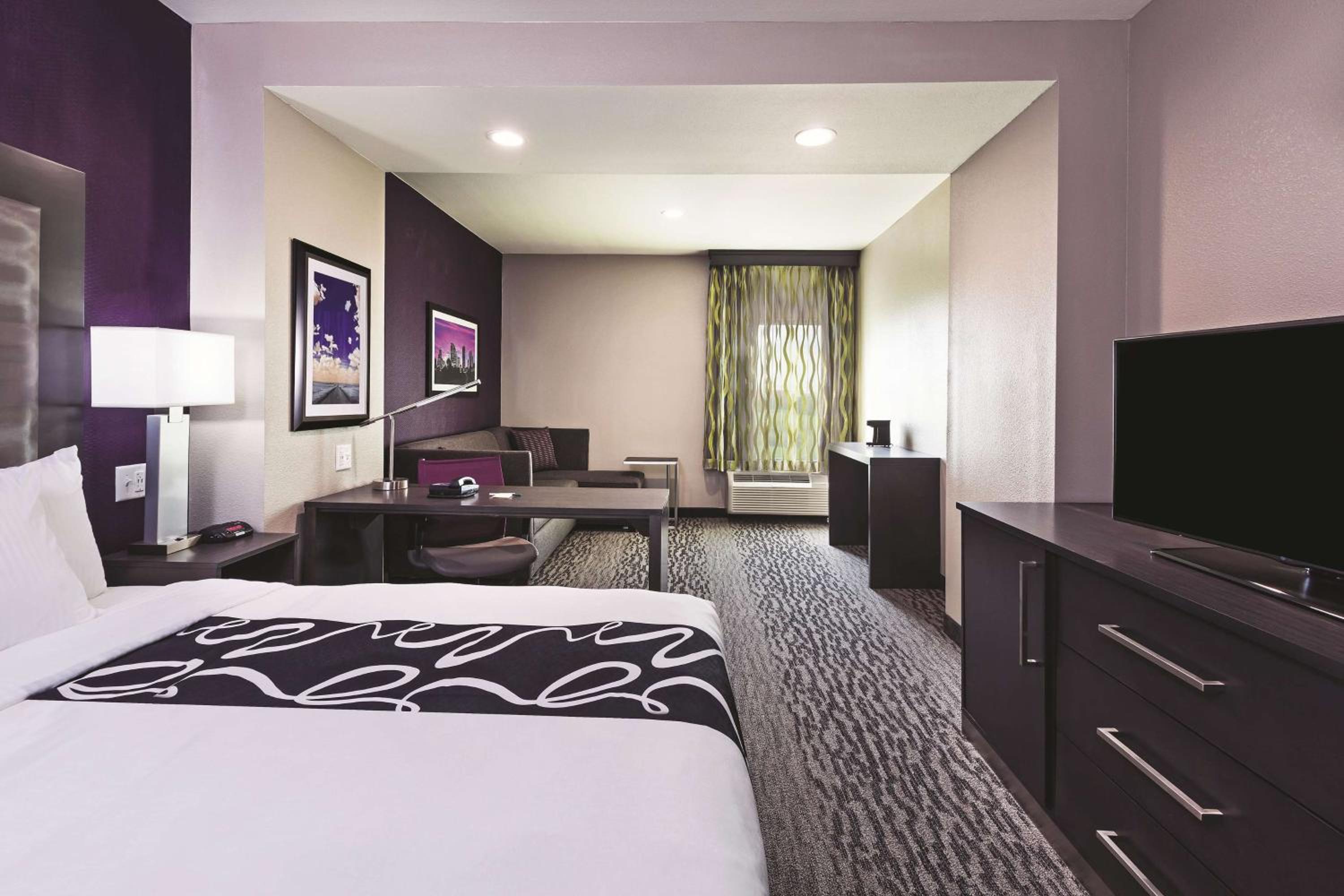King Room with One King Bed and Bath Tub with Grab Bars - Mobility/Hearing Accessible - Non-Smoking photo 1