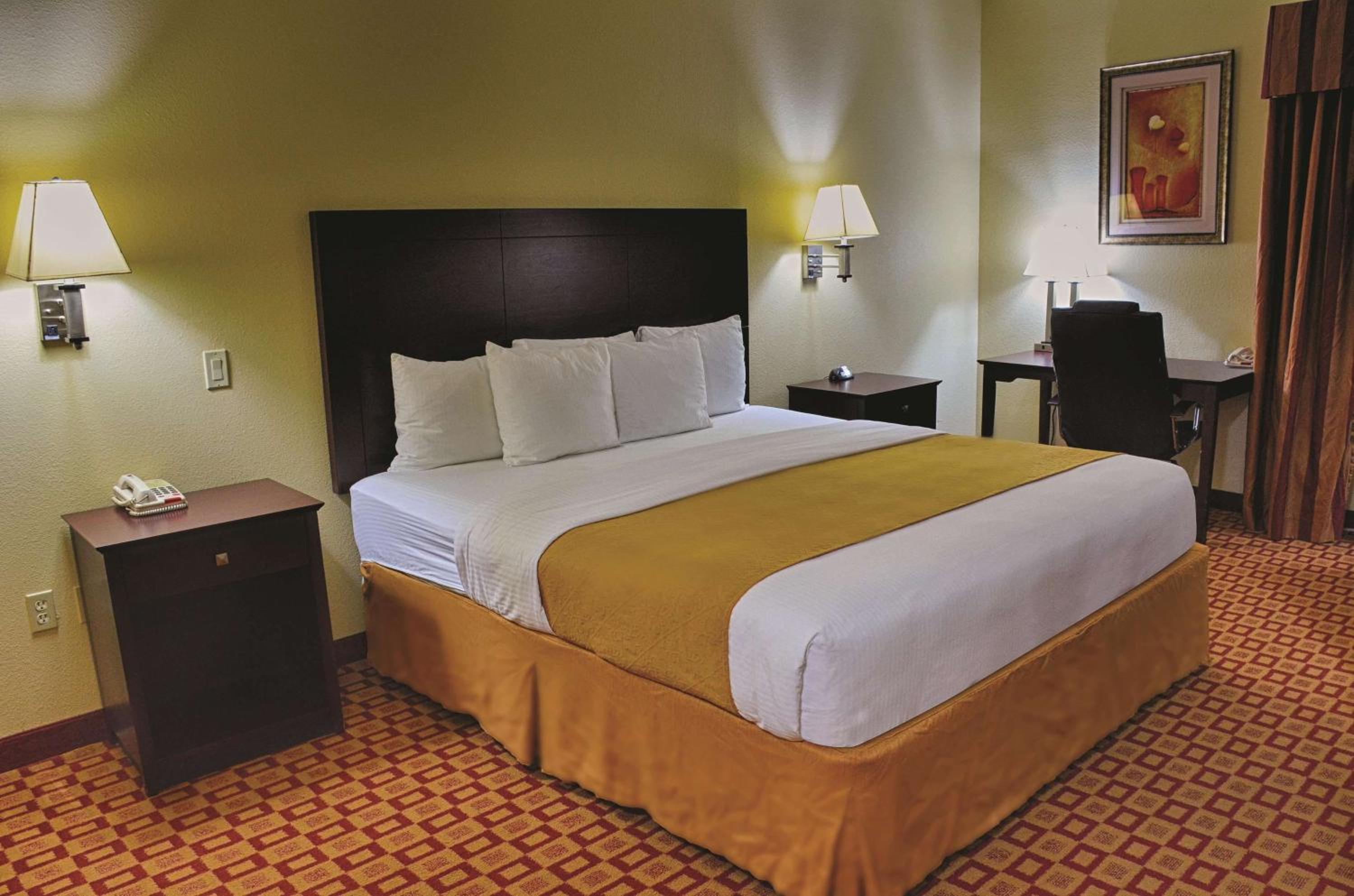 King Room - Non-Smoking - Photo 1