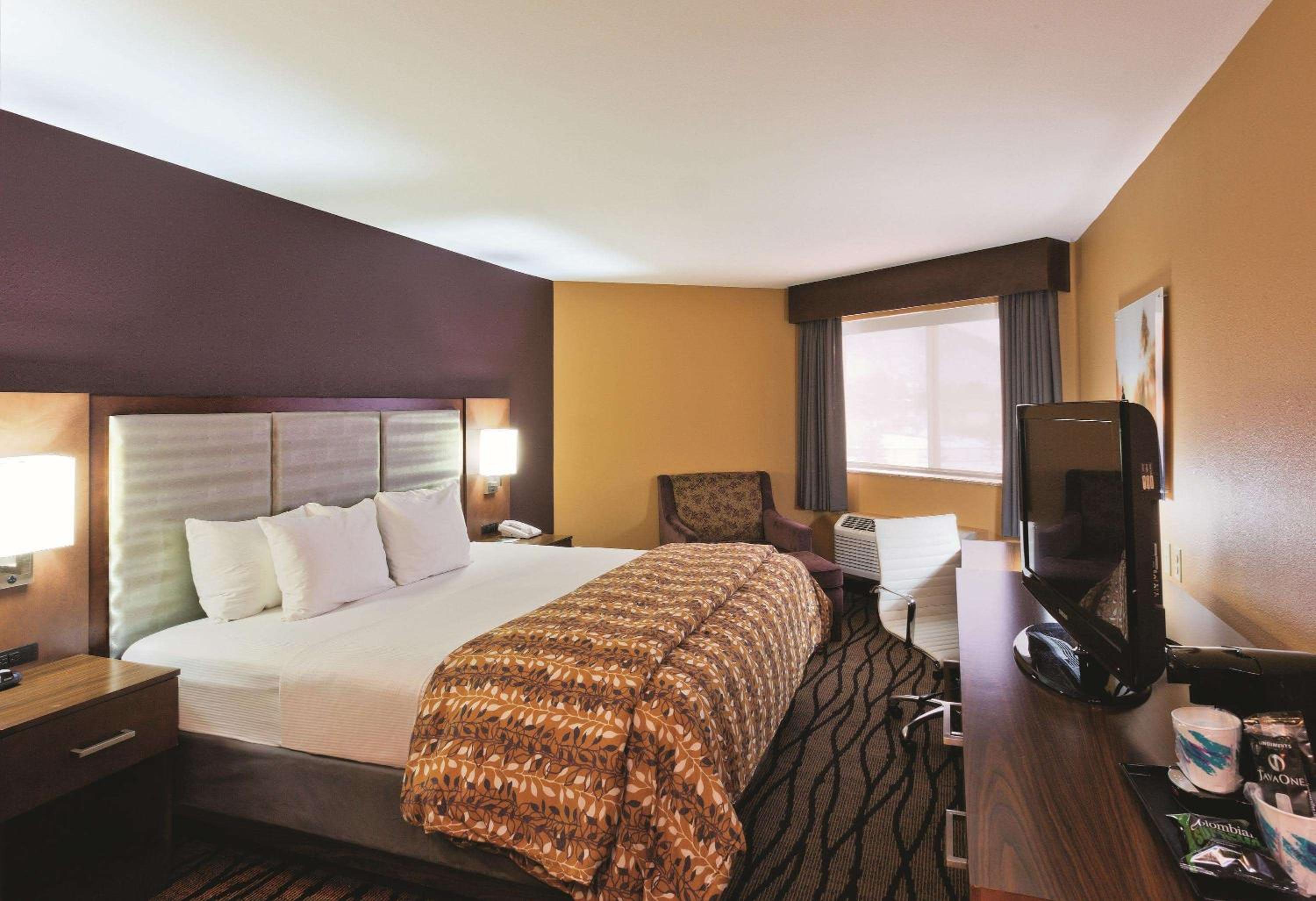Deluxe King Room - Photo 1