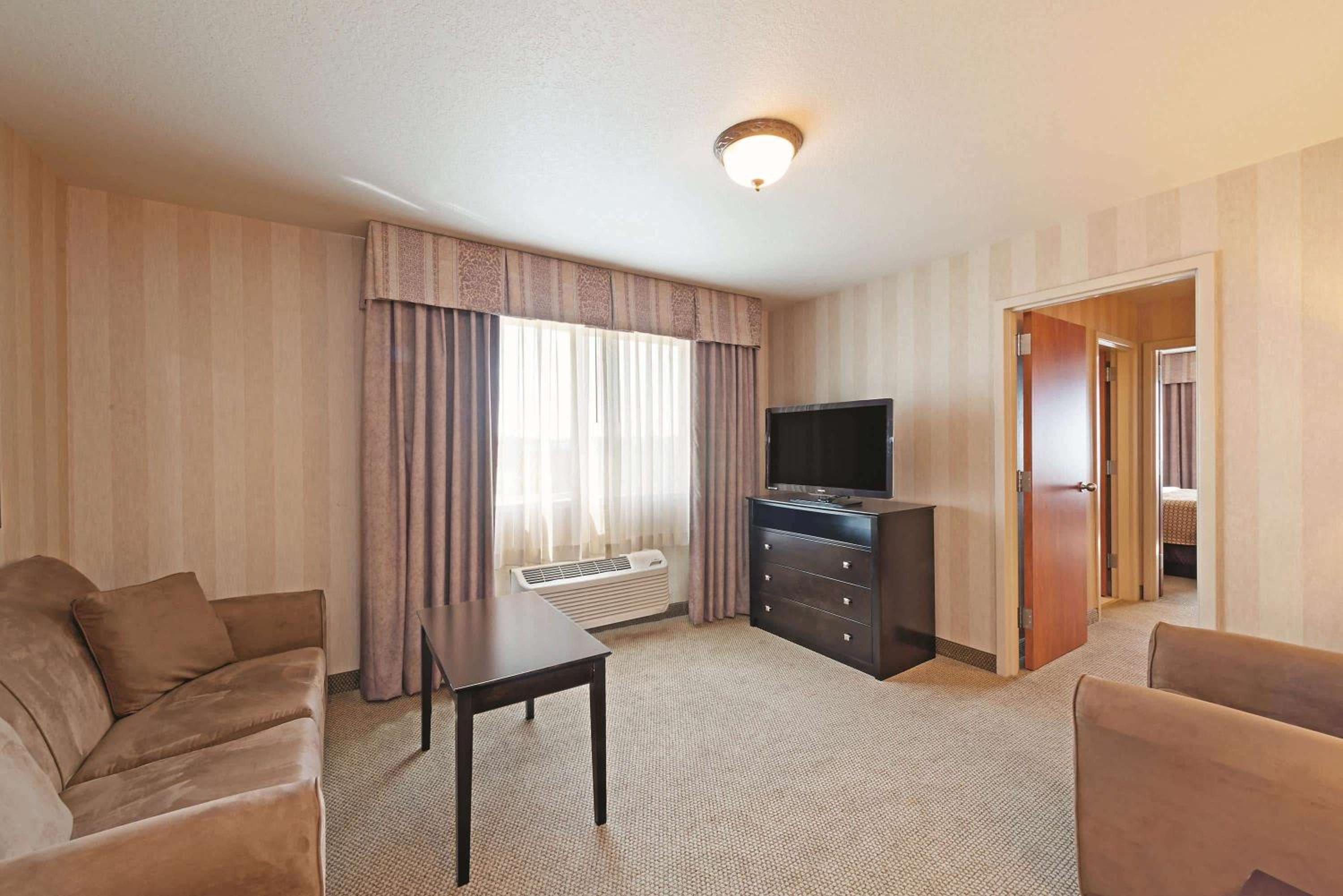 One-Bedroom King Suite - Non-Smoking - Photo 1